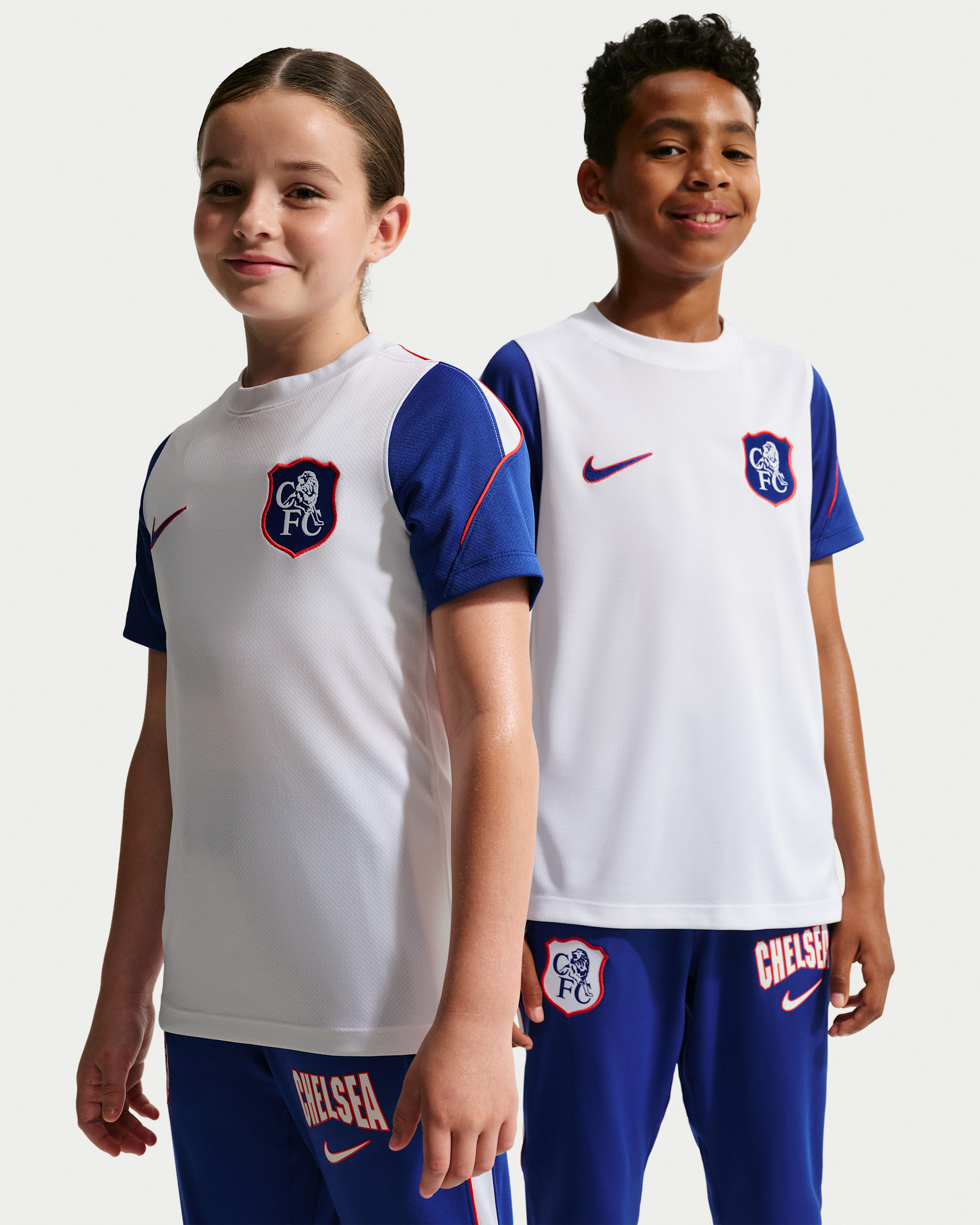 Haut de foot à manches courtes Nike Football Dri-FIT Chelsea FC Strike 3e tenue pour ado - Blanc/Global Red/Blanc/Rush Blue