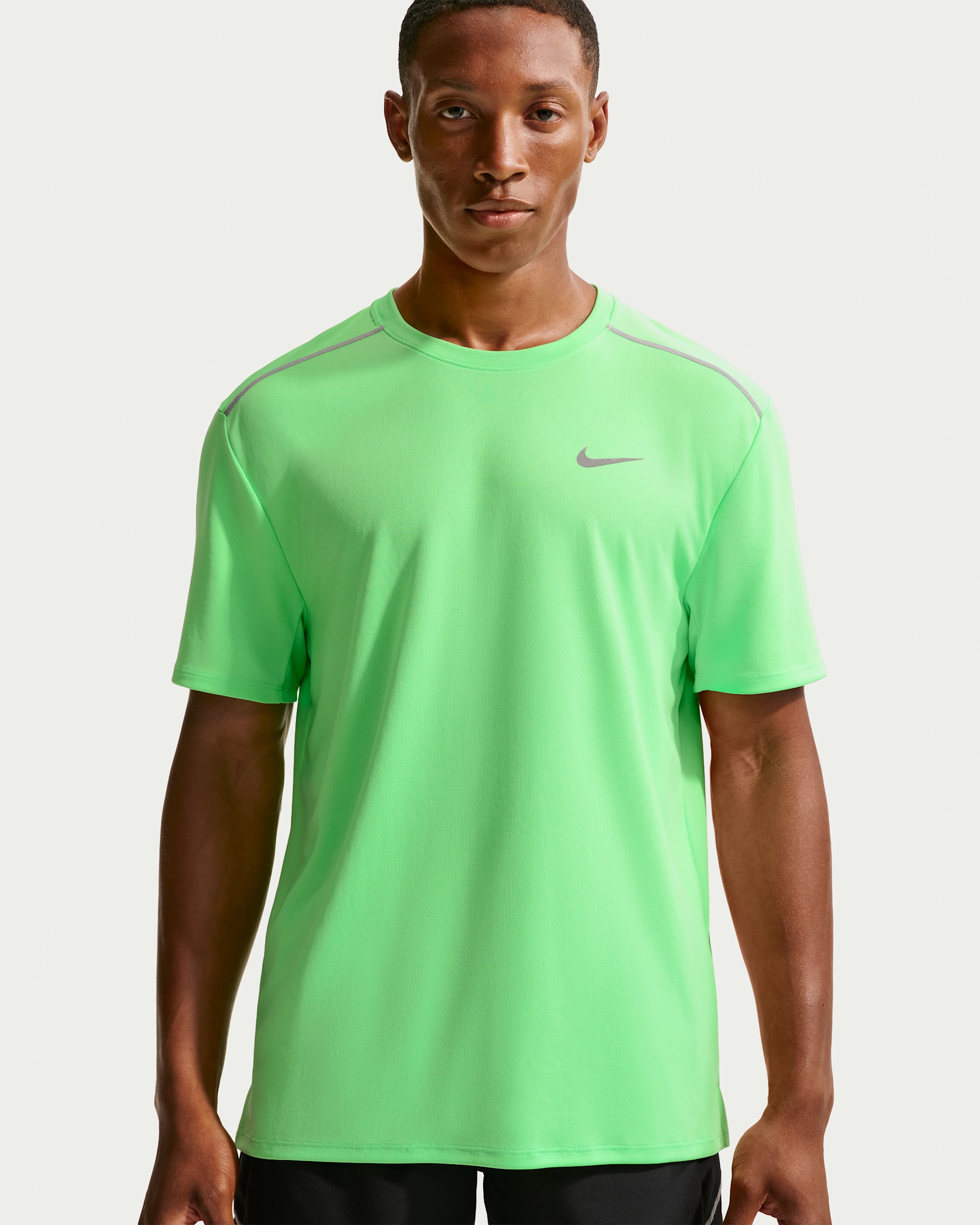 Nike Miler Dri-FIT-løbeoverdel med korte ærmer til mænd - Illusion Green/Cucumber Calm