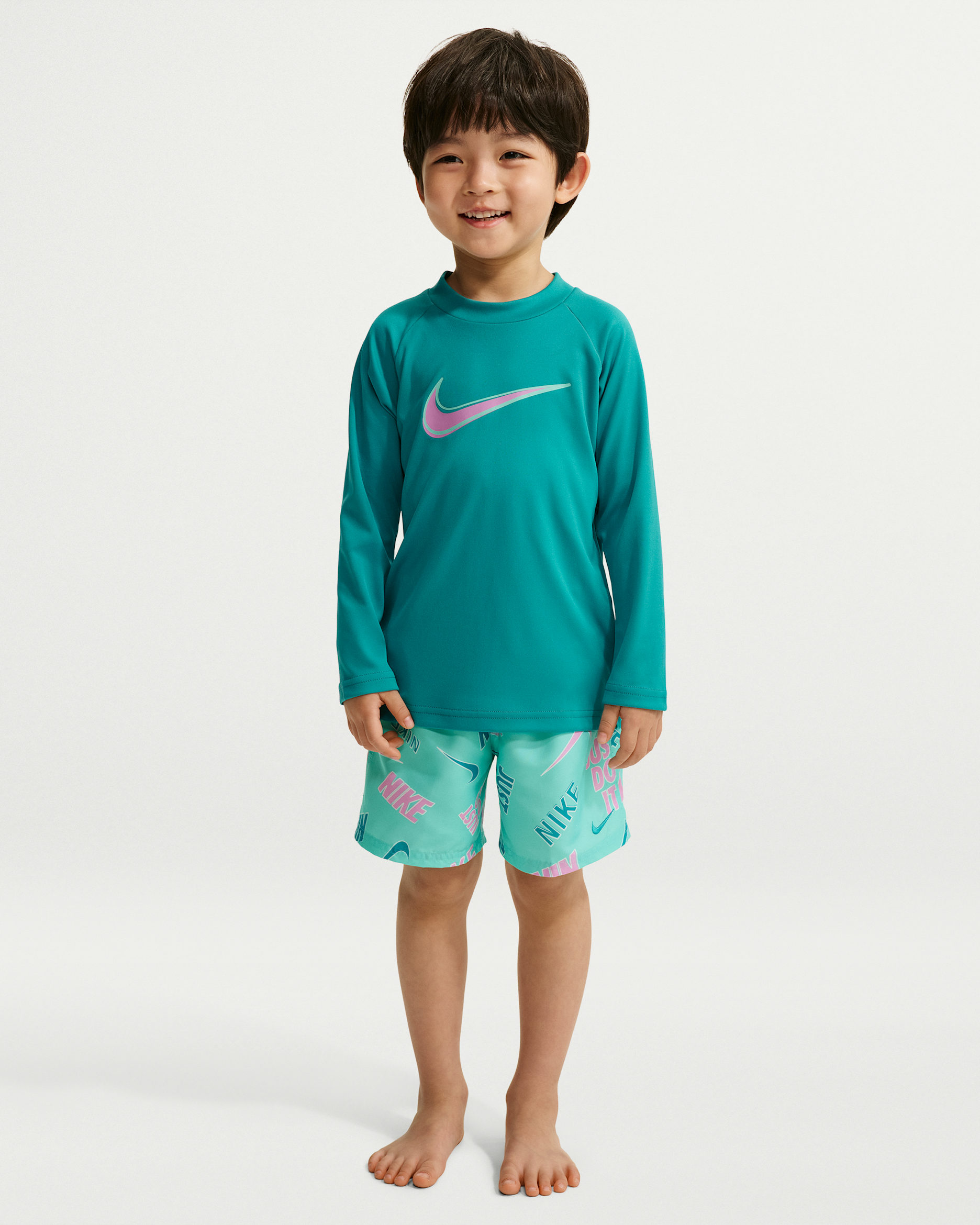 Conjunto de playera de manga larga y shorts para niño talla pequeña Nike Swim Breaker Logo Tape - Energía/Rojo espino