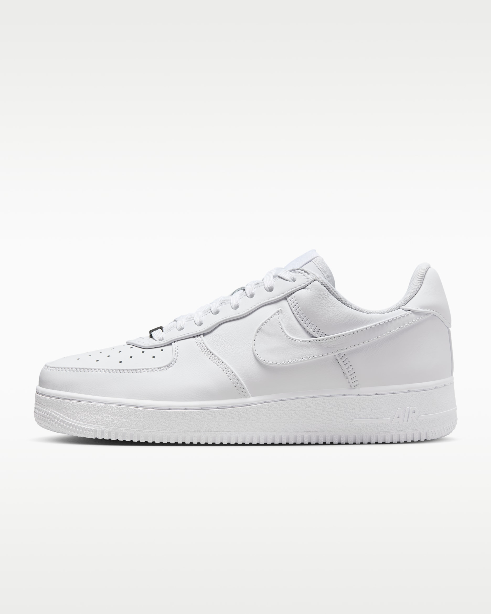 Tenis para hombre Nike Air Force 1 Low Retro Premium - Blanco/Negro/Blanco