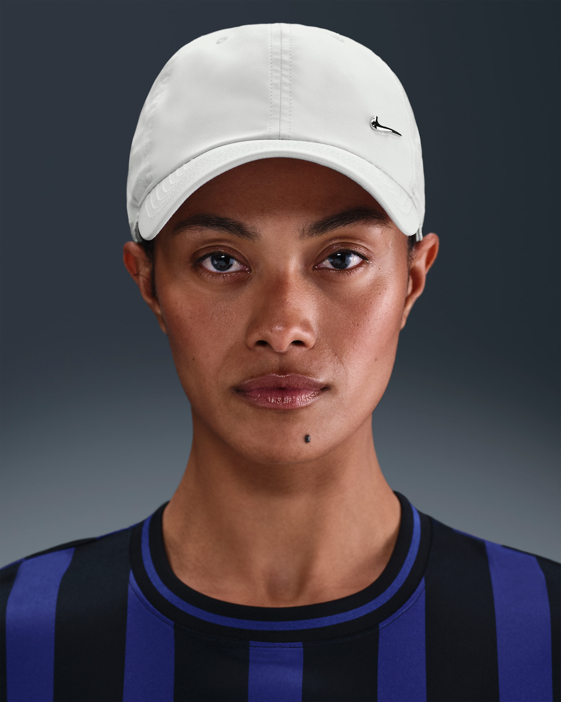 Nike Dri-FIT Club Unstructured Metal Swoosh Cap - Light Bone/Metallic Silver