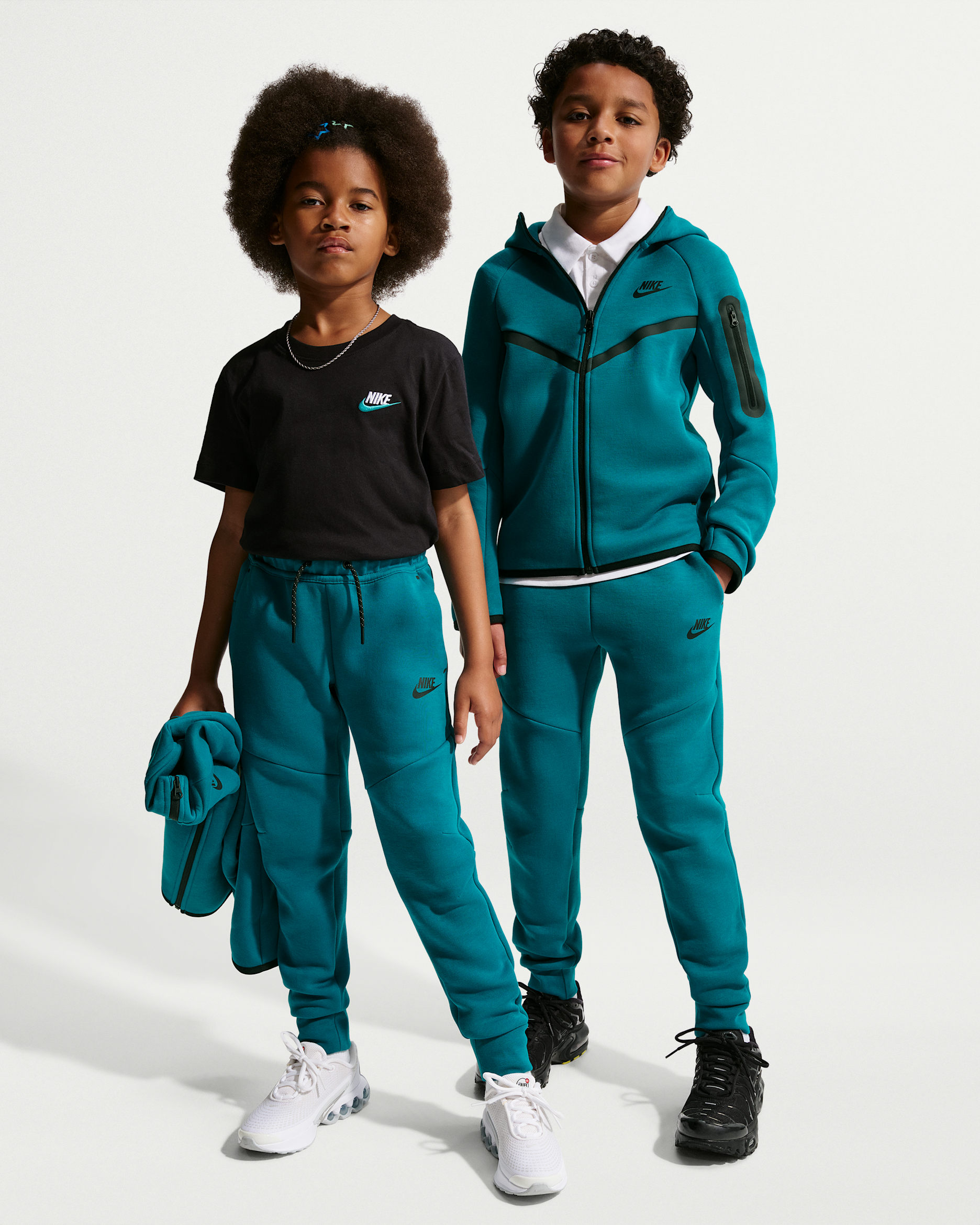 Nike Sportswear Tech Fleece Older Kids' Joggers - Bright Spruce/Black/Black