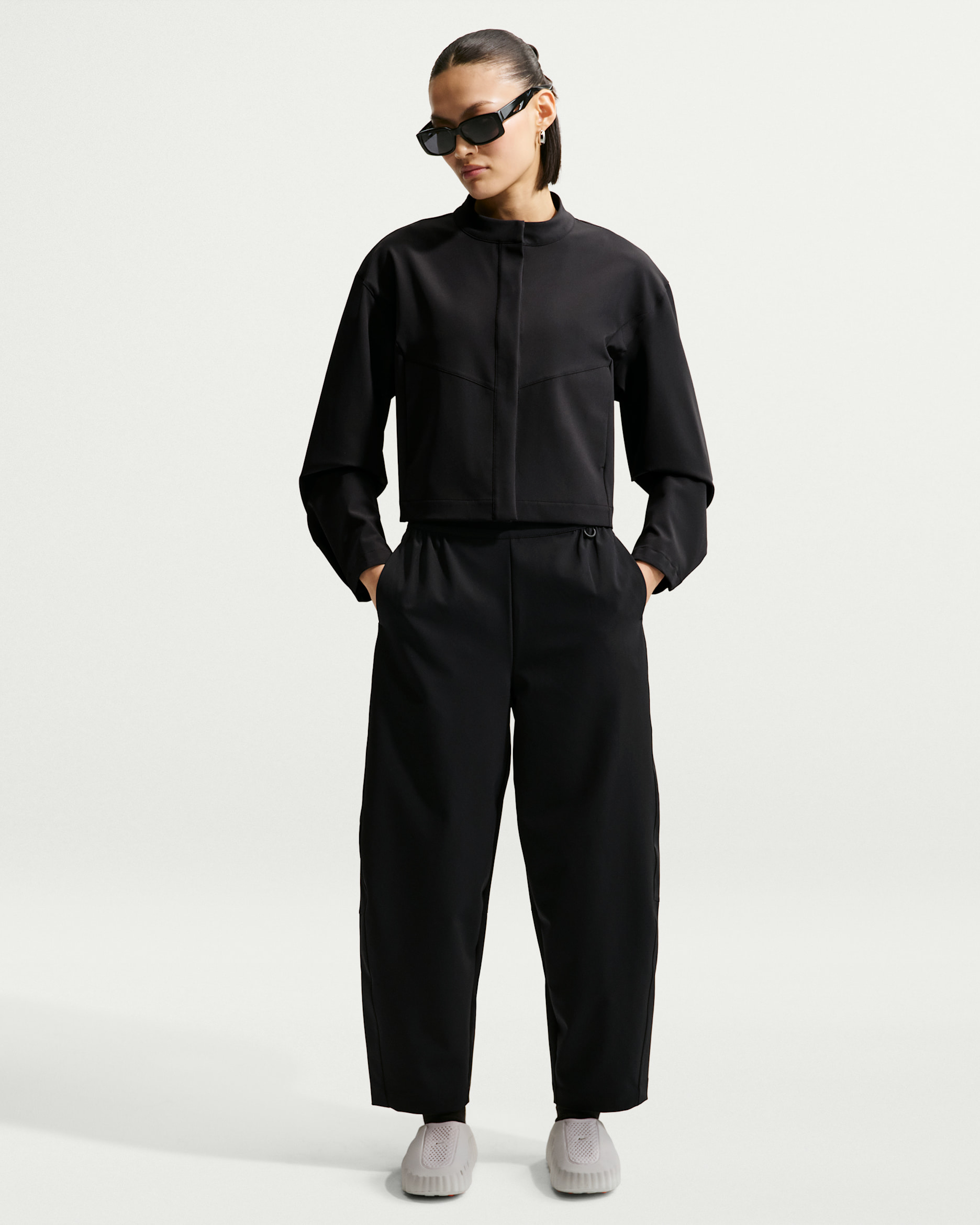 Pantalon ample à taille haute et jambes larges Dri-FIT Nike 24.7 PerfectStretch pour femme - Noir/Dark Smoke Grey