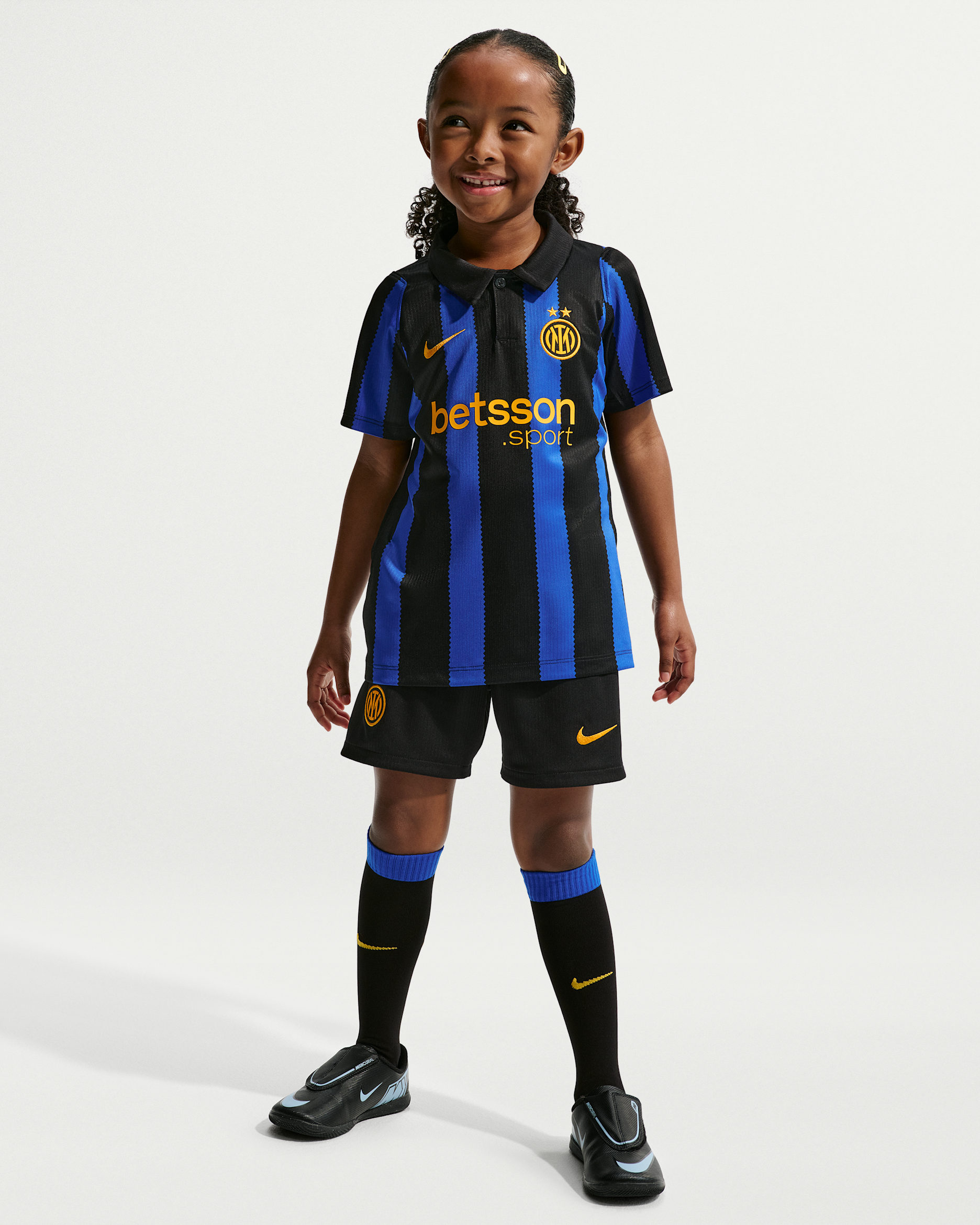 Inter Milan 2026 Stadium Home Younger Kids' Nike Football Replica 3-Piece Kit - Lyon Blue/Black/University Gold