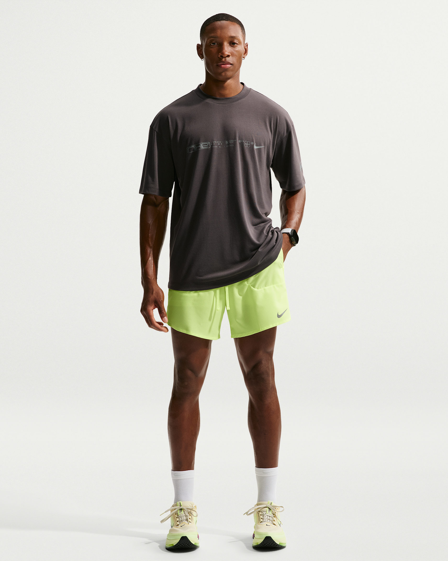 Nike Stride Dri-FIT 2-i-1 løpeshorts til herre (18 cm) - Volt Ice