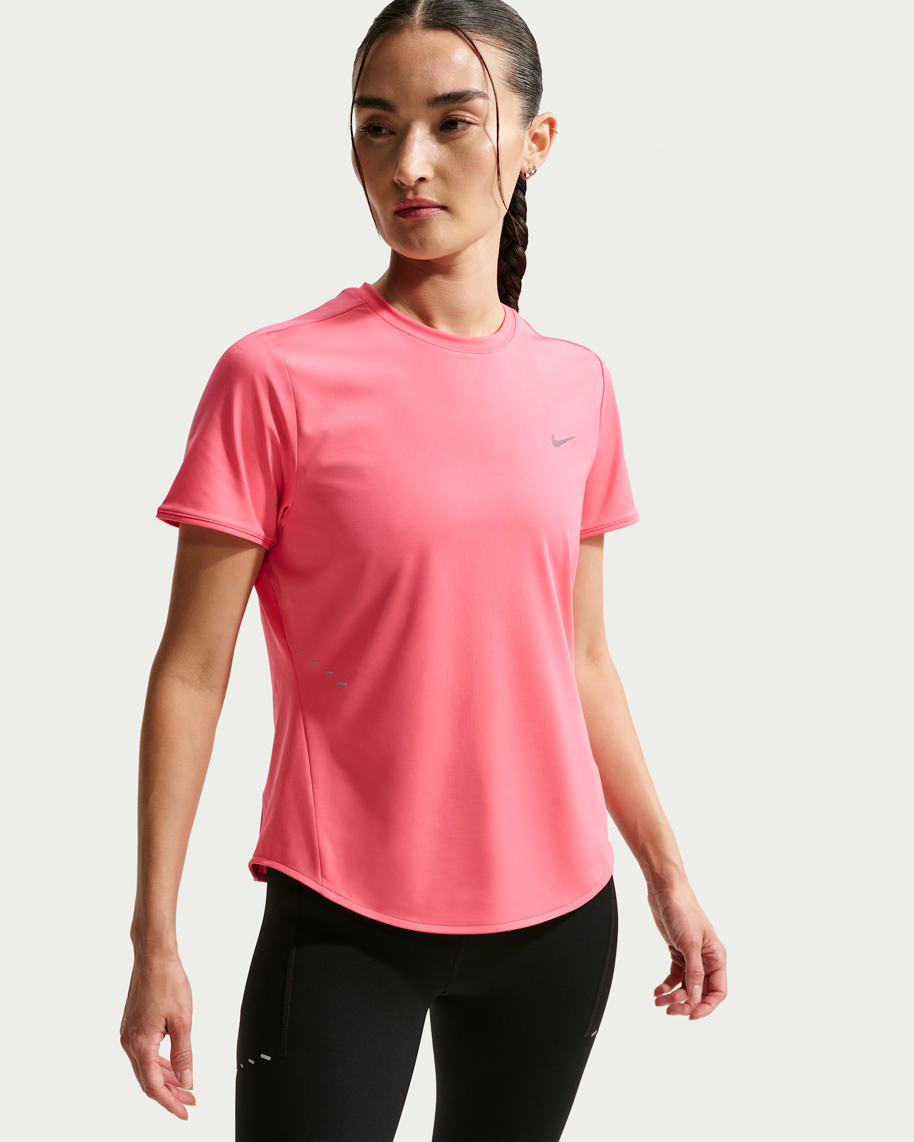 Playera de correr de manga corta Dri-FIT para mujer Nike Swift - Coral marino