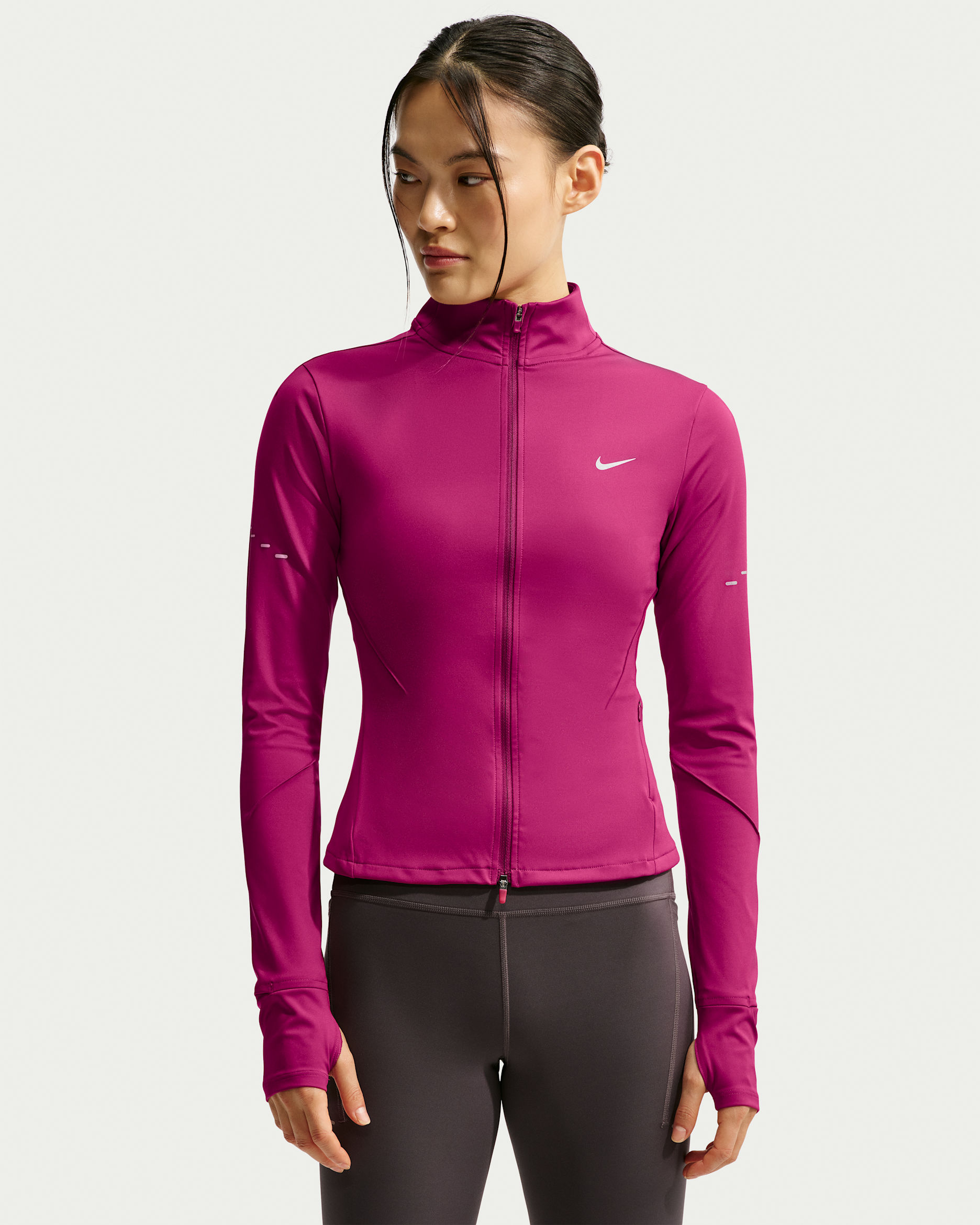 Chamarra de correr Dri-FIT de cierre completo para mujer Nike Swift - Baya genuino