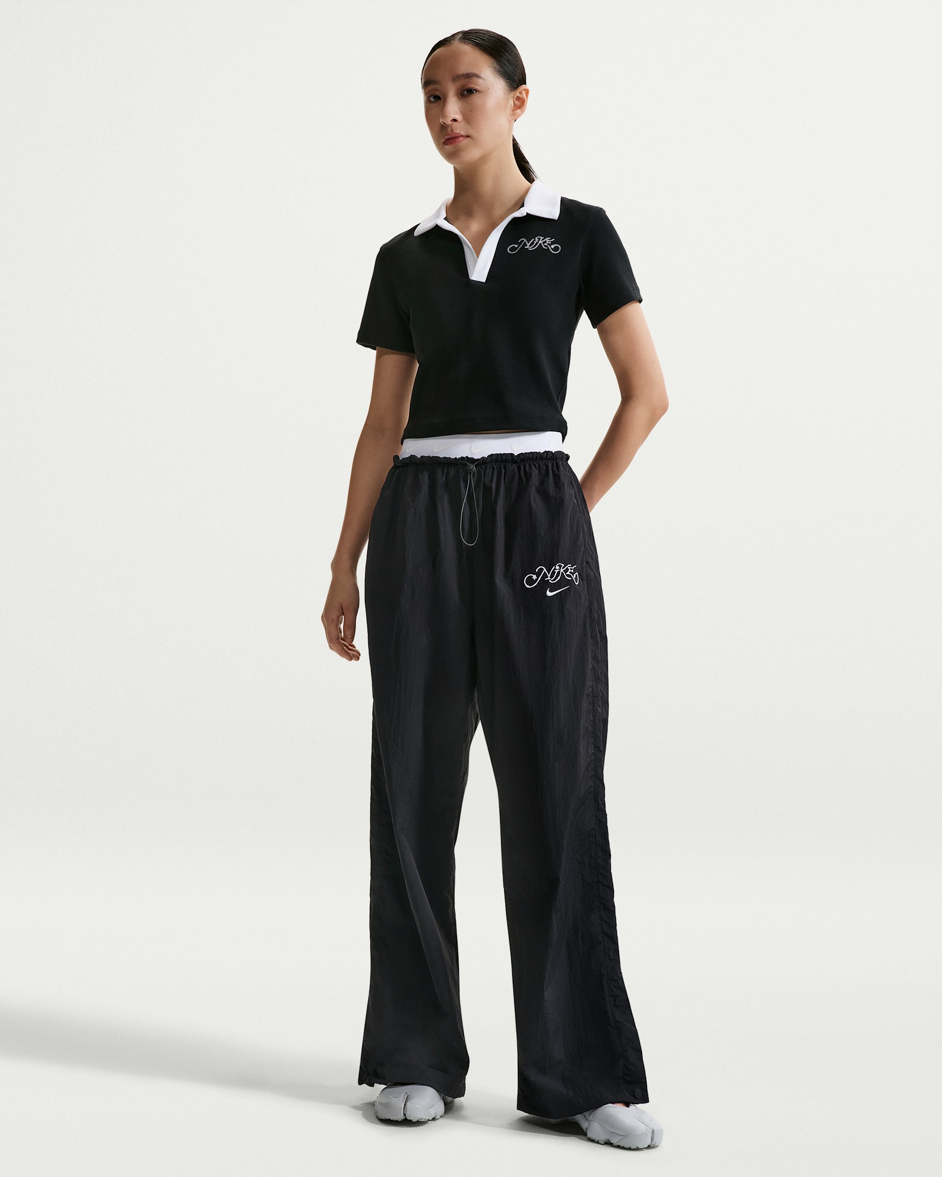 나이키 스포츠웨어 여성 하이웨이스트 패러슈트 팬츠 - 블랙