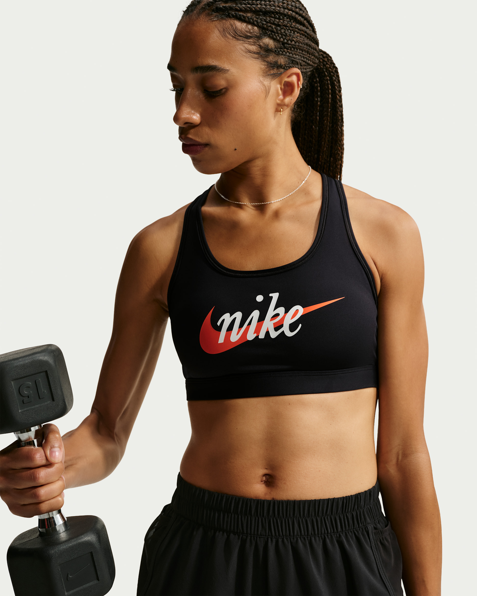Bra deportivo con almohadilla de media sujeción para mujer Nike Swoosh - Negro/Naranja team/Blanco