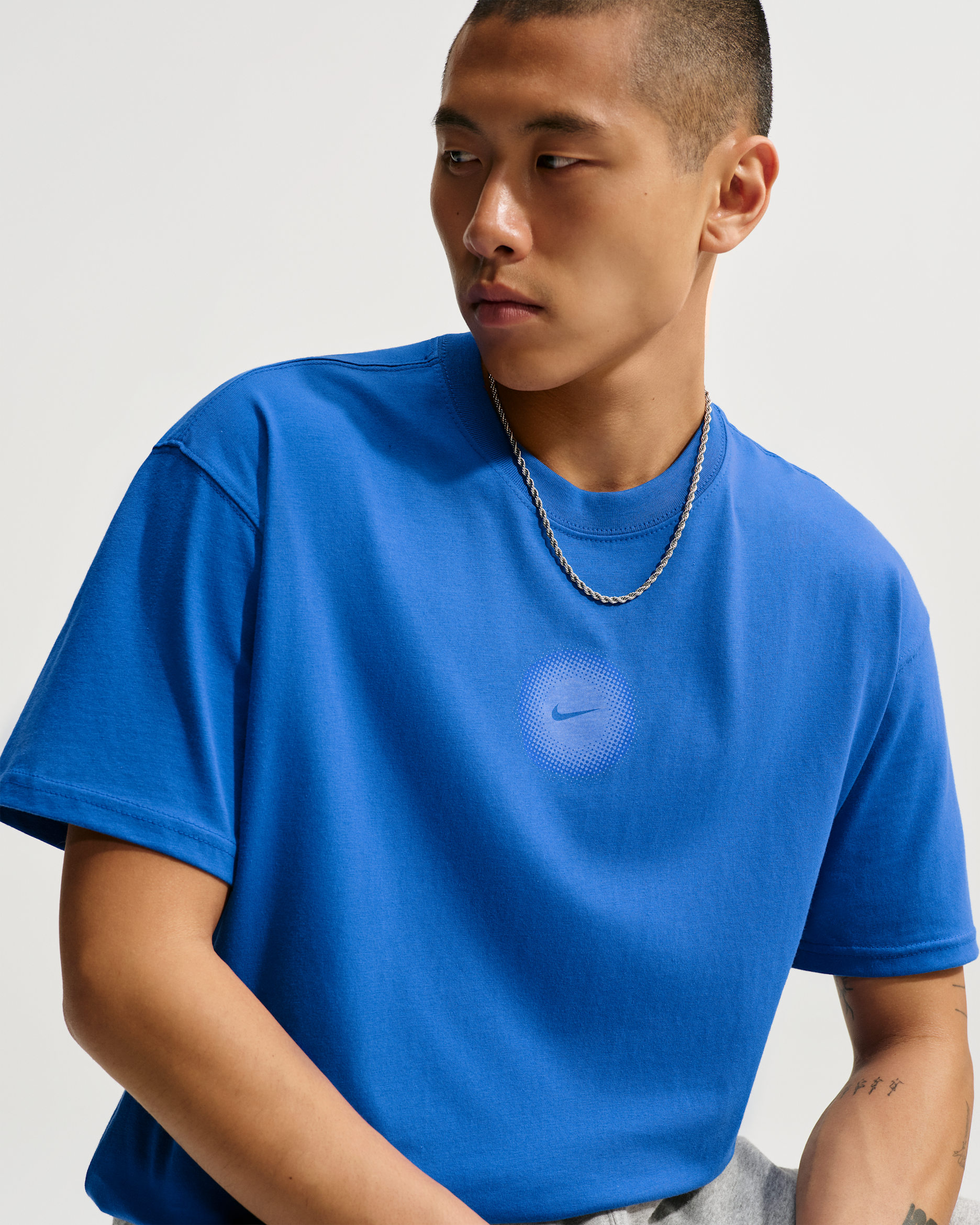 ナイキ スポーツウェア メンズ ルーズ Tシャツ - オールドロイヤル