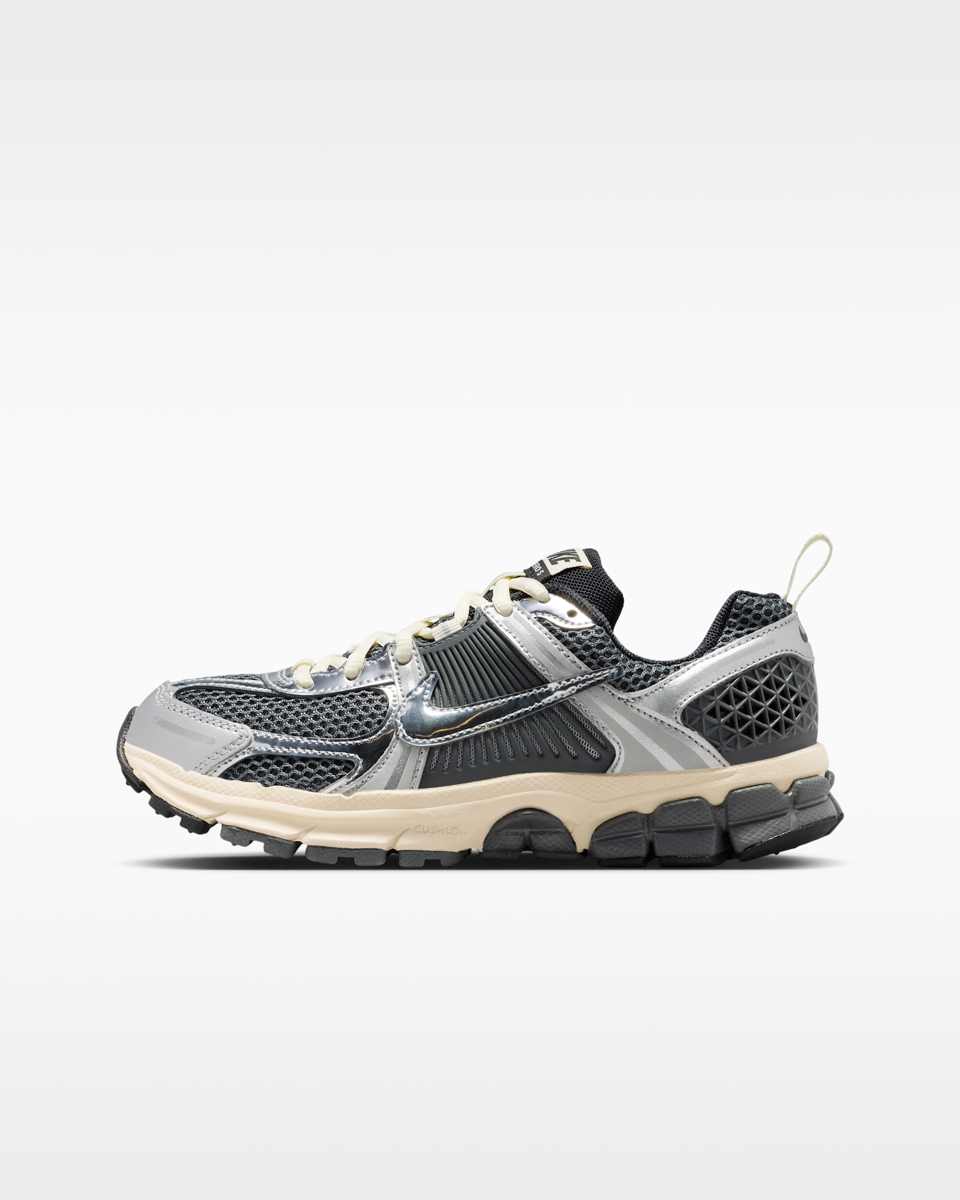 Nike Vomero 5 Schuh (ältere Kinder) - Iron Grey/Metallic Silver/Coconut Milk/Chrome