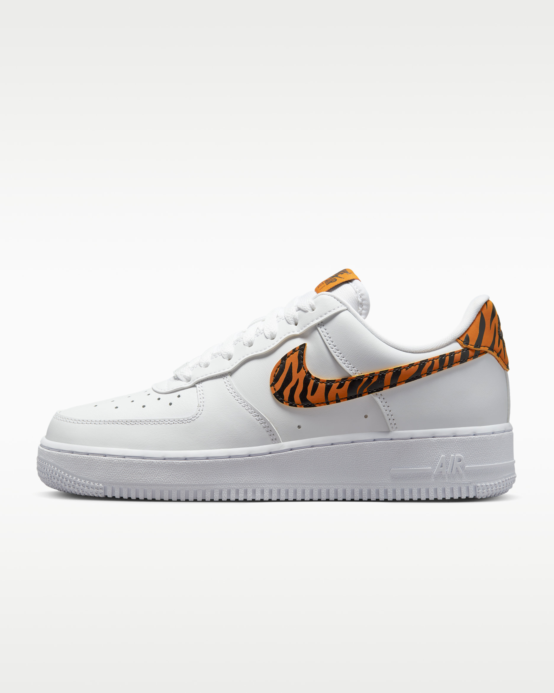 รองเท้าผู้หญิง Nike Air Force 1 '07 - ขาว/ดำ/Monarch/หลายสี