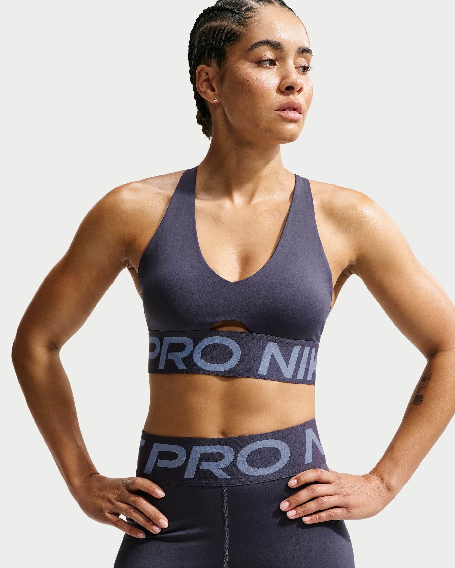 Bra deportivo con almohadillas de media sujeción para mujer Nike Pro Sculpt - Parrilla/Blanco