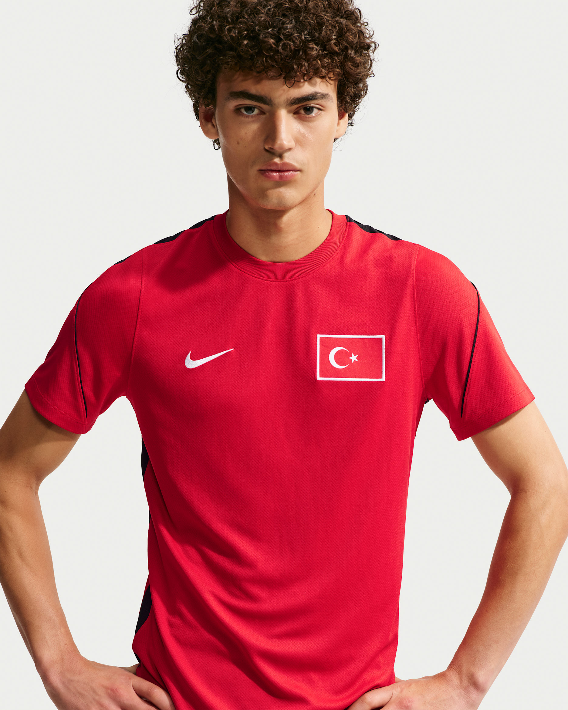 Turkije 2026 Strike top met korte mouwen Nike Dri-FIT voetbaltop met korte mouwen voor heren - Sport Red/Zwart/Wit
