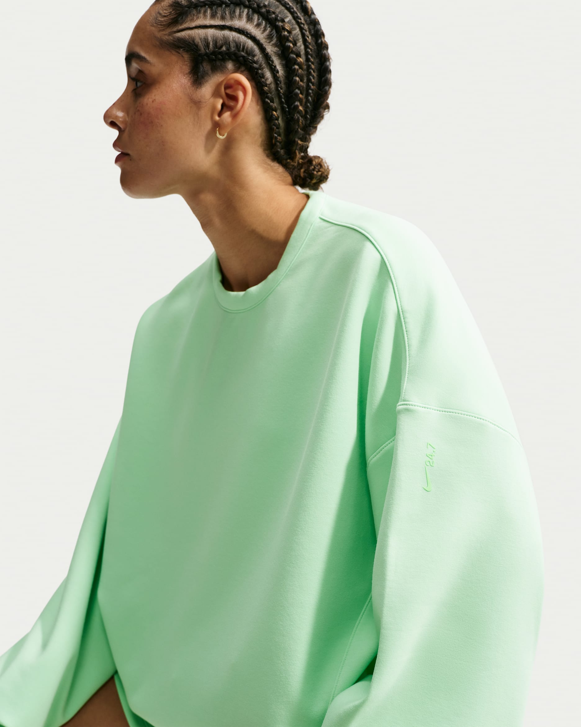 Nike 24.7 ImpossiblySoft Oversize-Rundhalsshirt mit Dri-FIT-Technologie (Damen) - Cucumber Calm/Illusion Green
