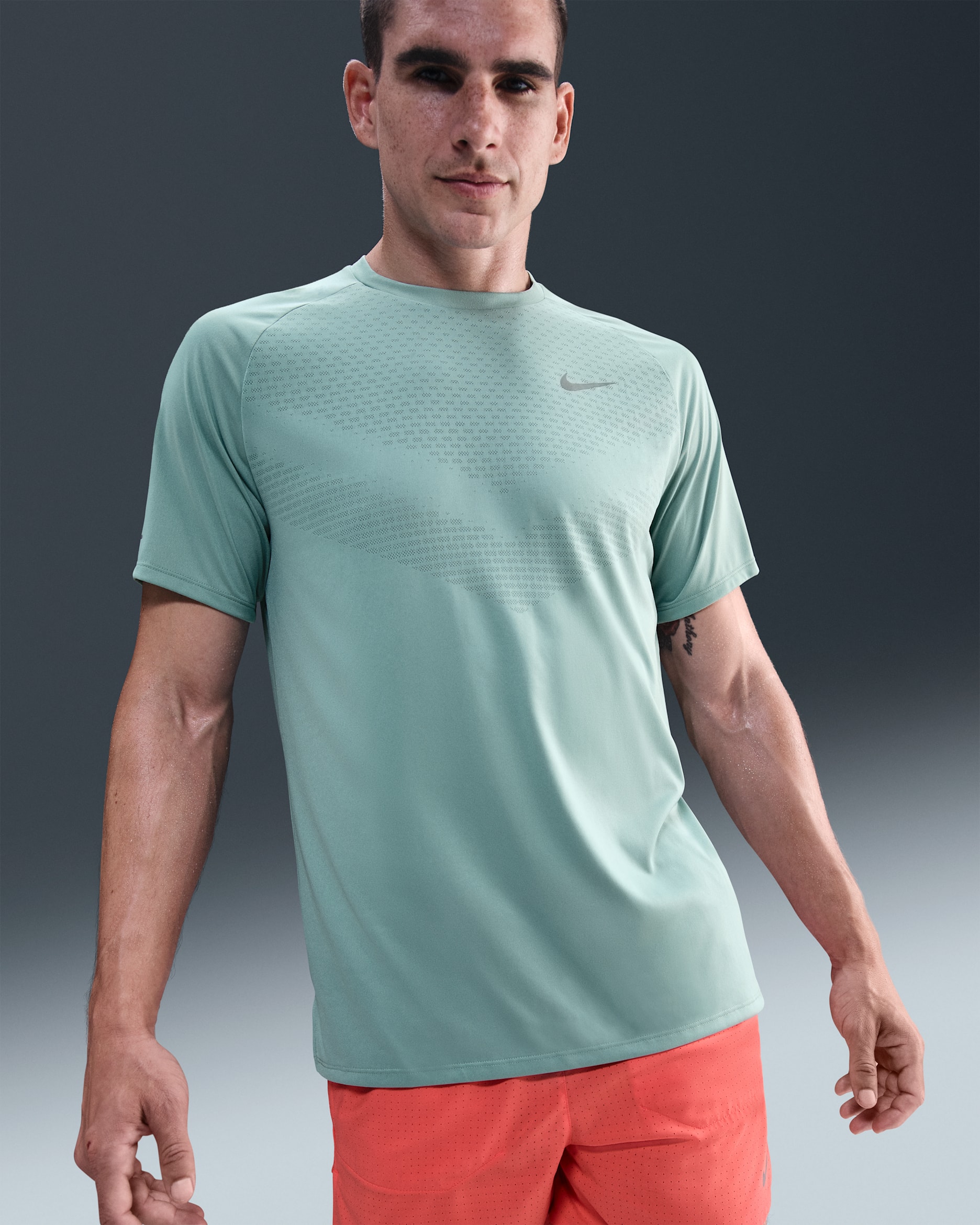 Playera de correr de manga corta Dri-FIT ADV para hombre Nike Stride - Cañón