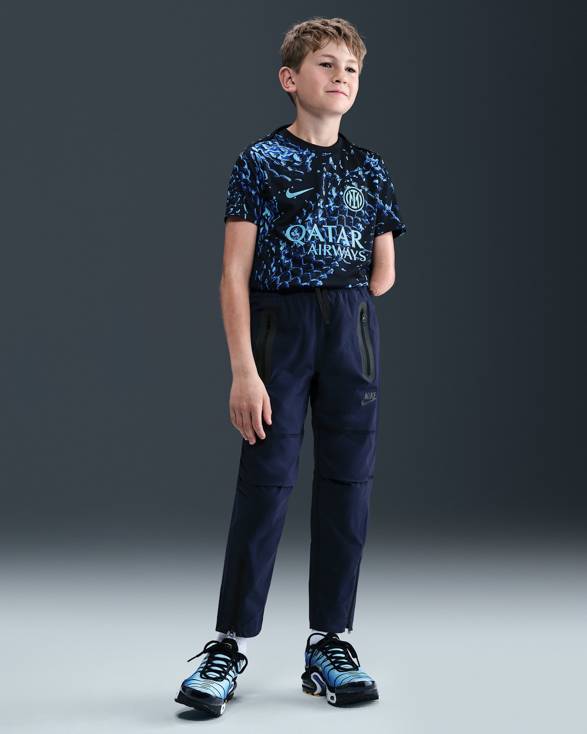 Nike Tech Older Kids' (Boys') Woven Trousers - Obsidian/Black