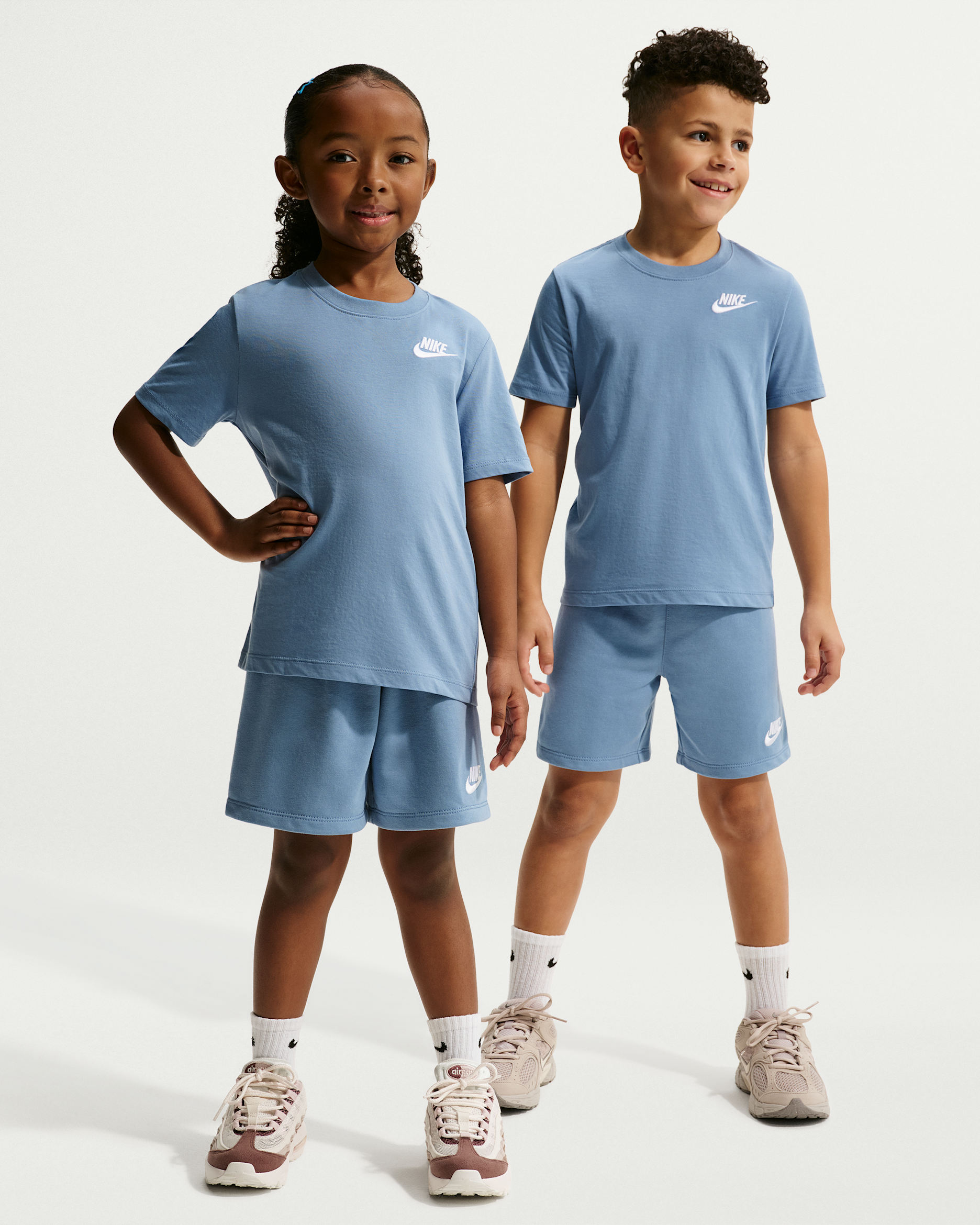 Conjunto de dos piezas con shorts de tejido Knit para preescolar Nike Club - Azul de trabajo