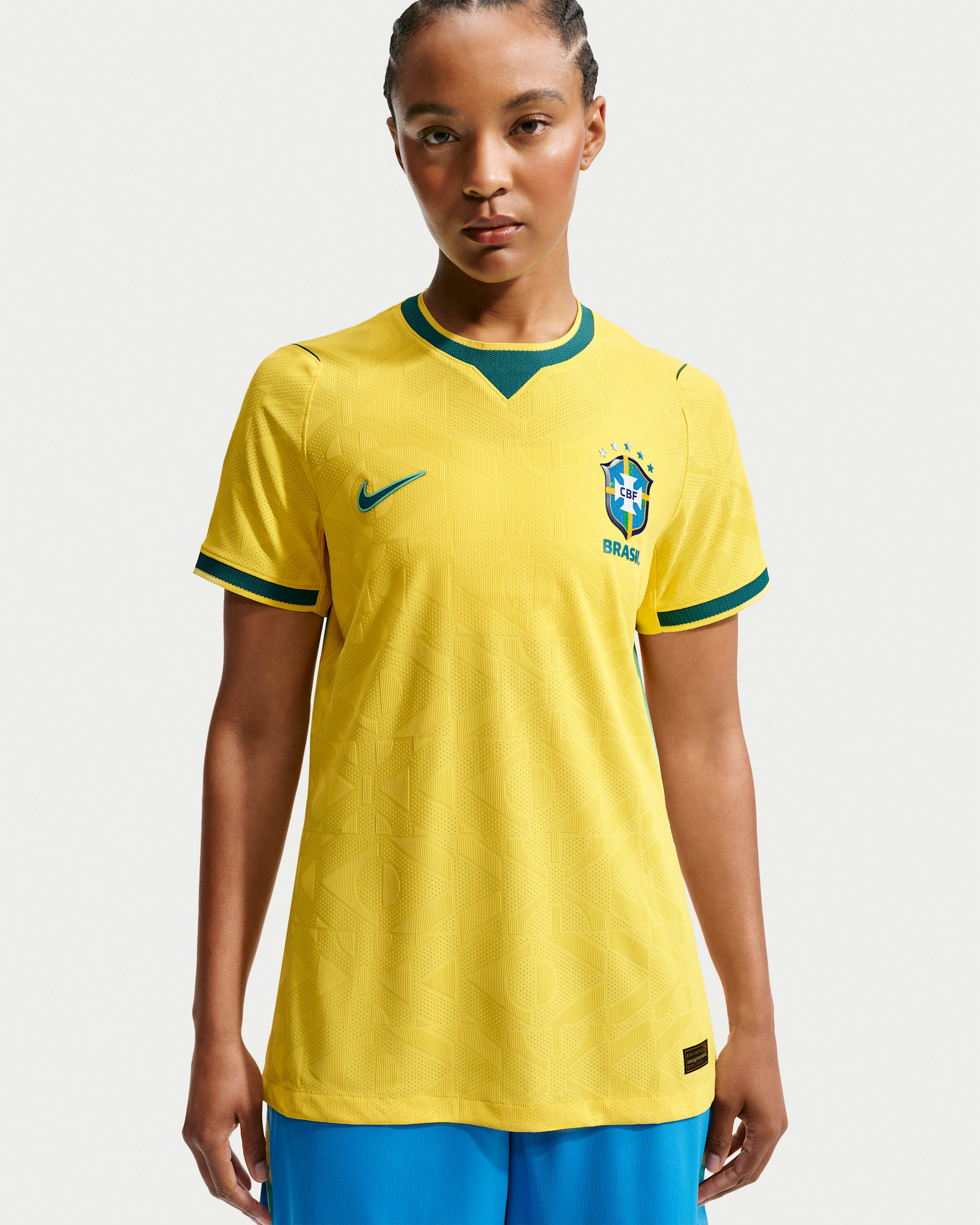 Jersey de fútbol Nike Aero-FIT Authentic de Brasil local 2026 Match para mujer - Canario/Menta claro/Azul verdoso geoda