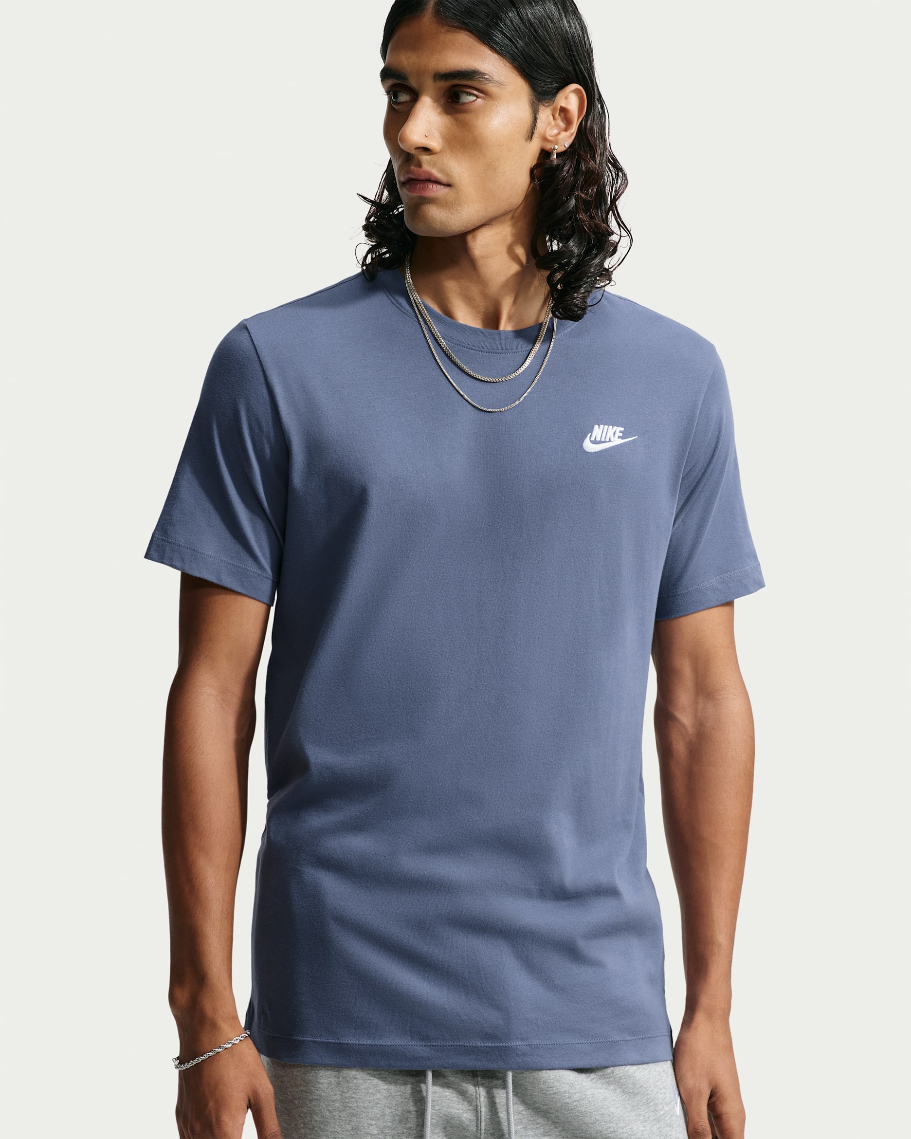 Nike Sportswear Club Herren-T-Shirt - Diffused Blue/Weiß