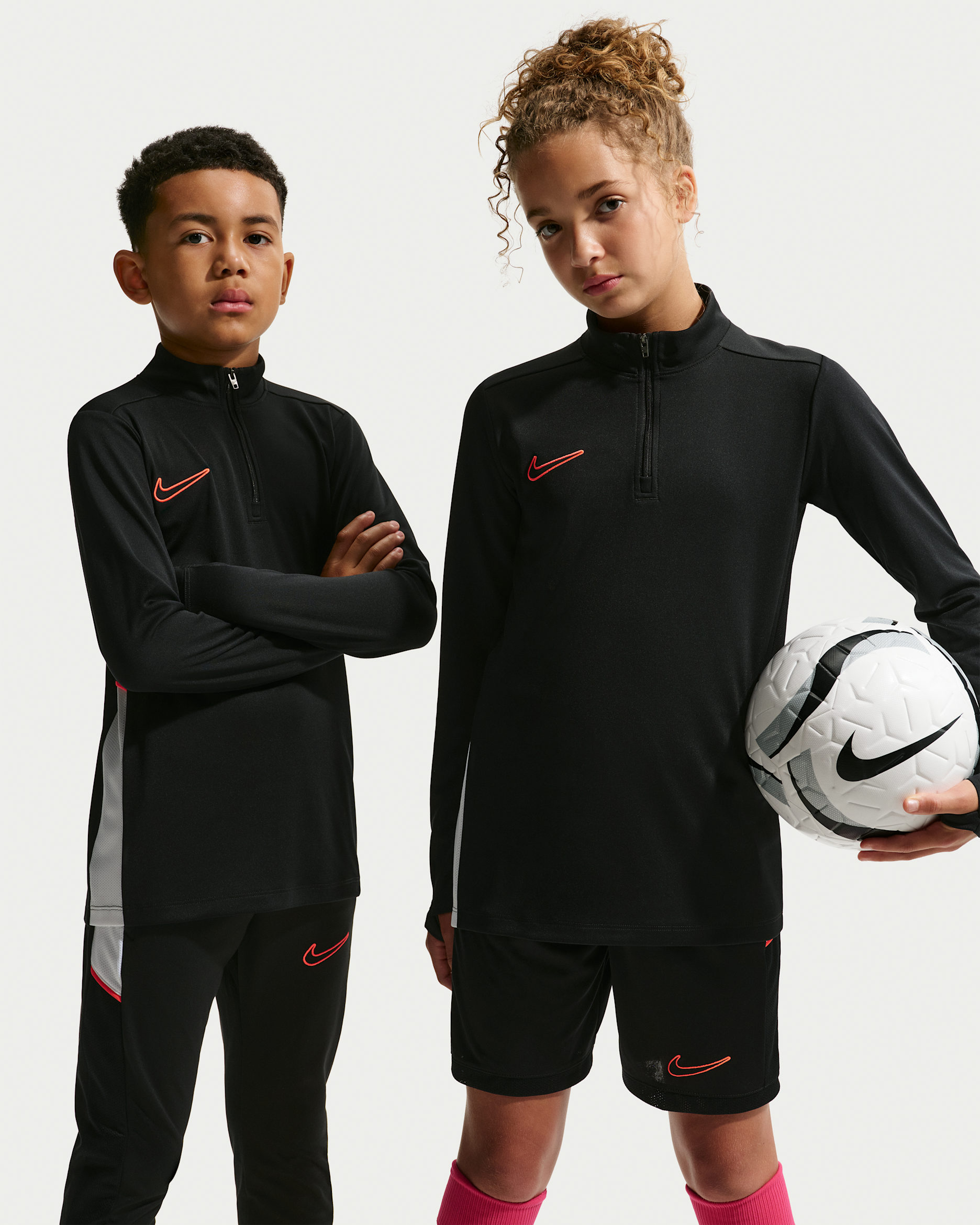 Nike Academy Older Kids' Dri-FIT Long-Sleeve 1/4-Zip Football Drill Top - Black/White/Bright Crimson/Bright Crimson