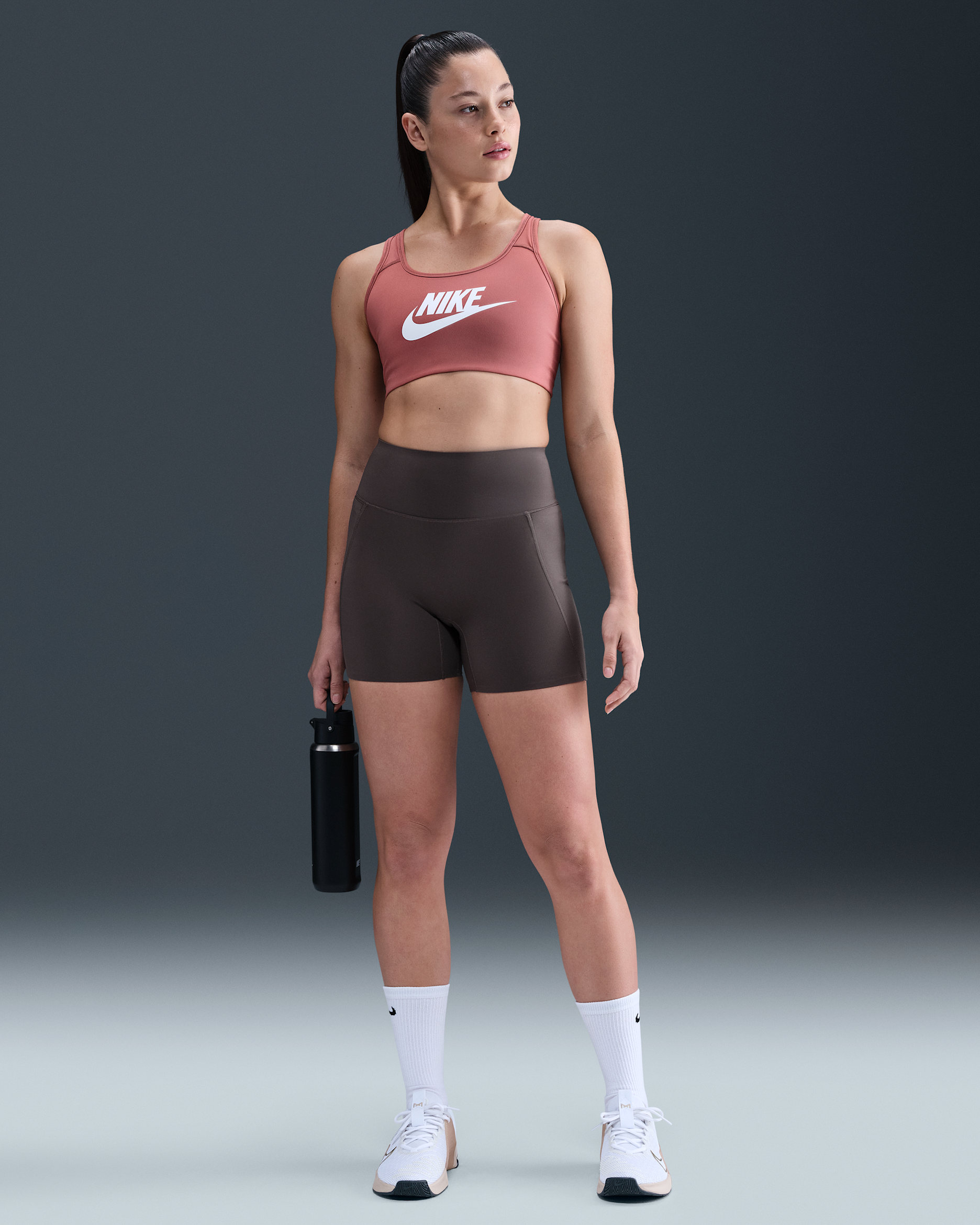 Shorts de ciclismo de tiro alto de 13 cm sin costura frontal para mujer Nike Universa - Gris trueno/Gris trueno/Sombra oscuro
