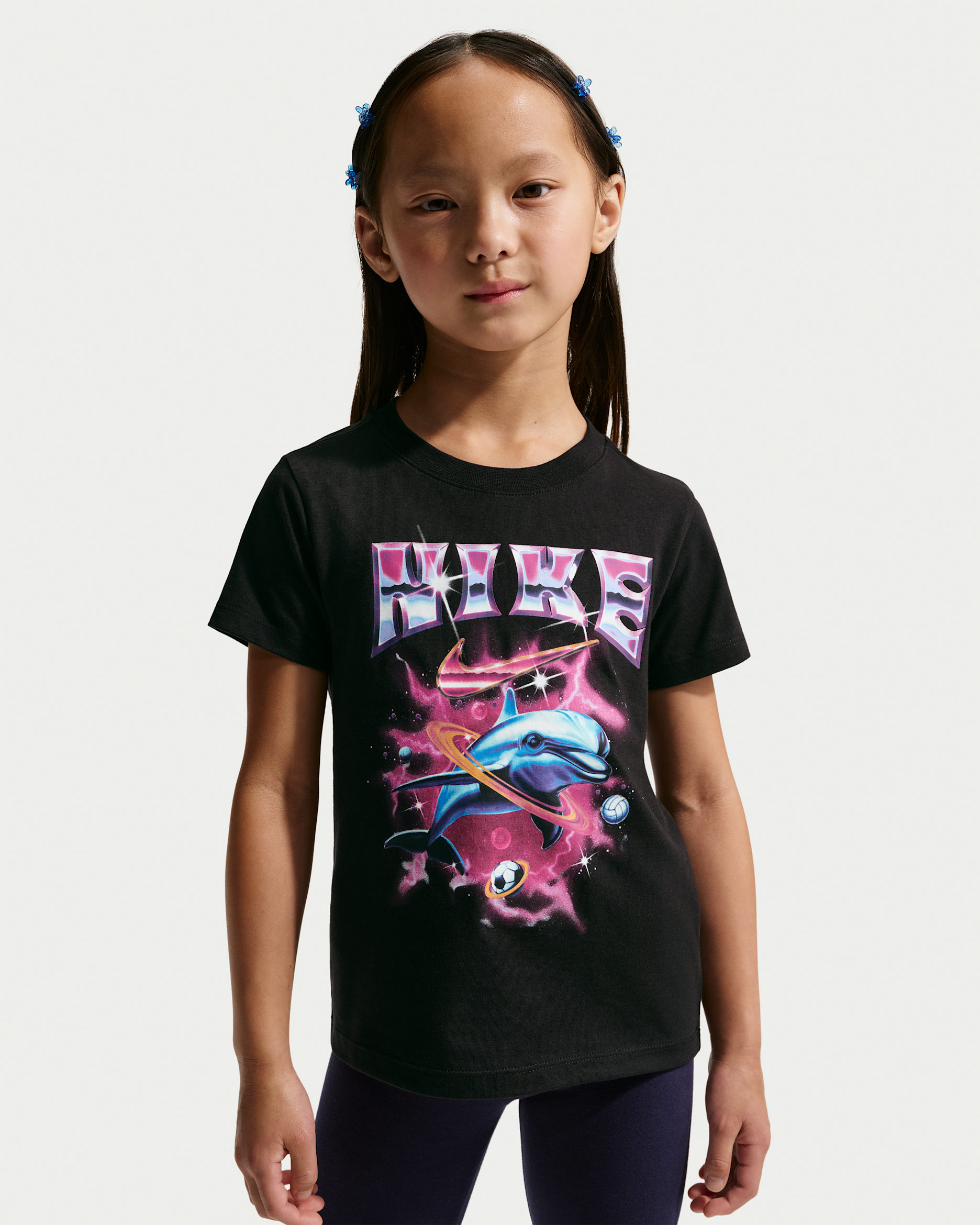 Playera con gráfico de delfín para niños talla pequeña Nike - Negro
