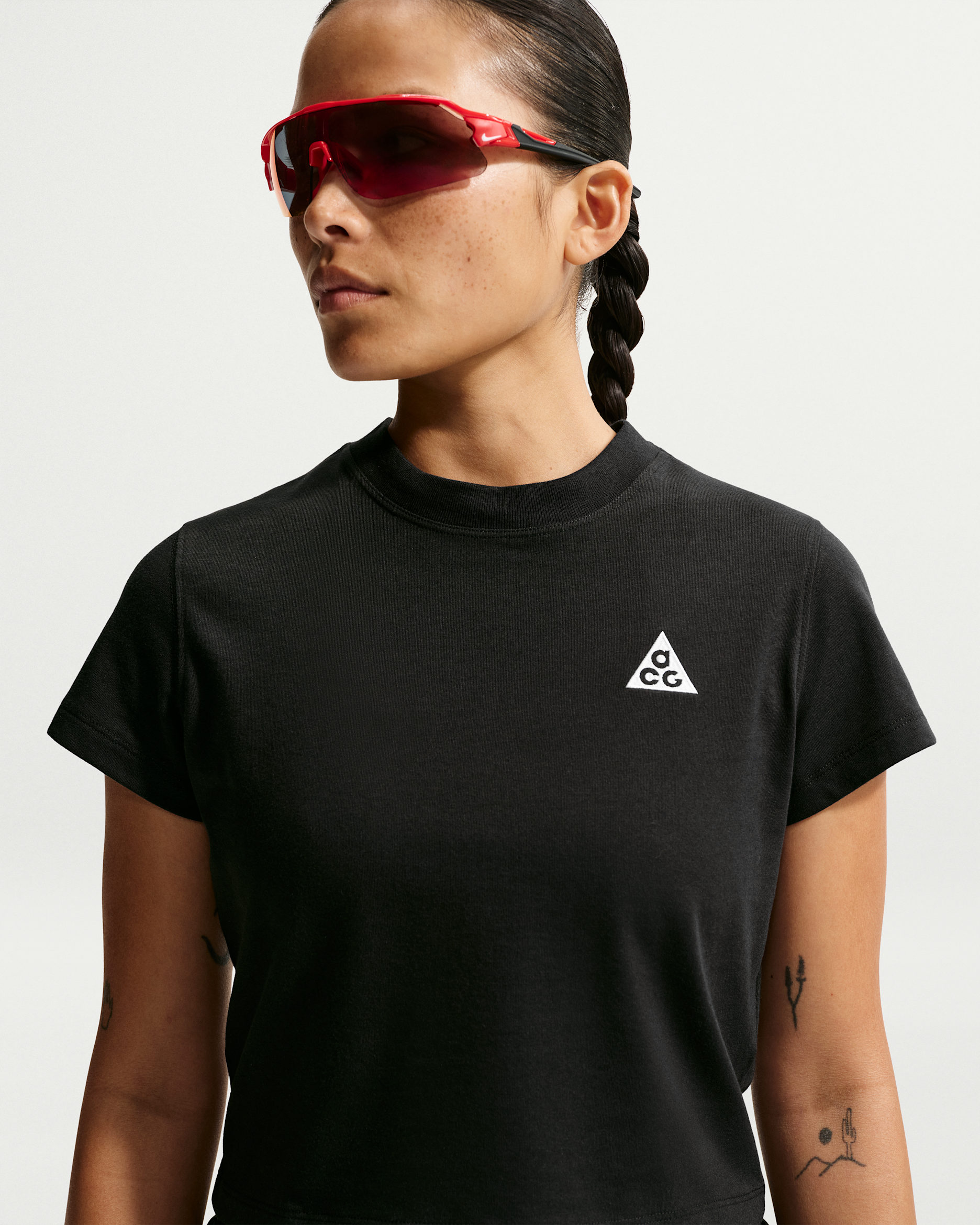 Nike ACG 女款 Dri-FIT 短袖上衣 - 黑色/Summit White