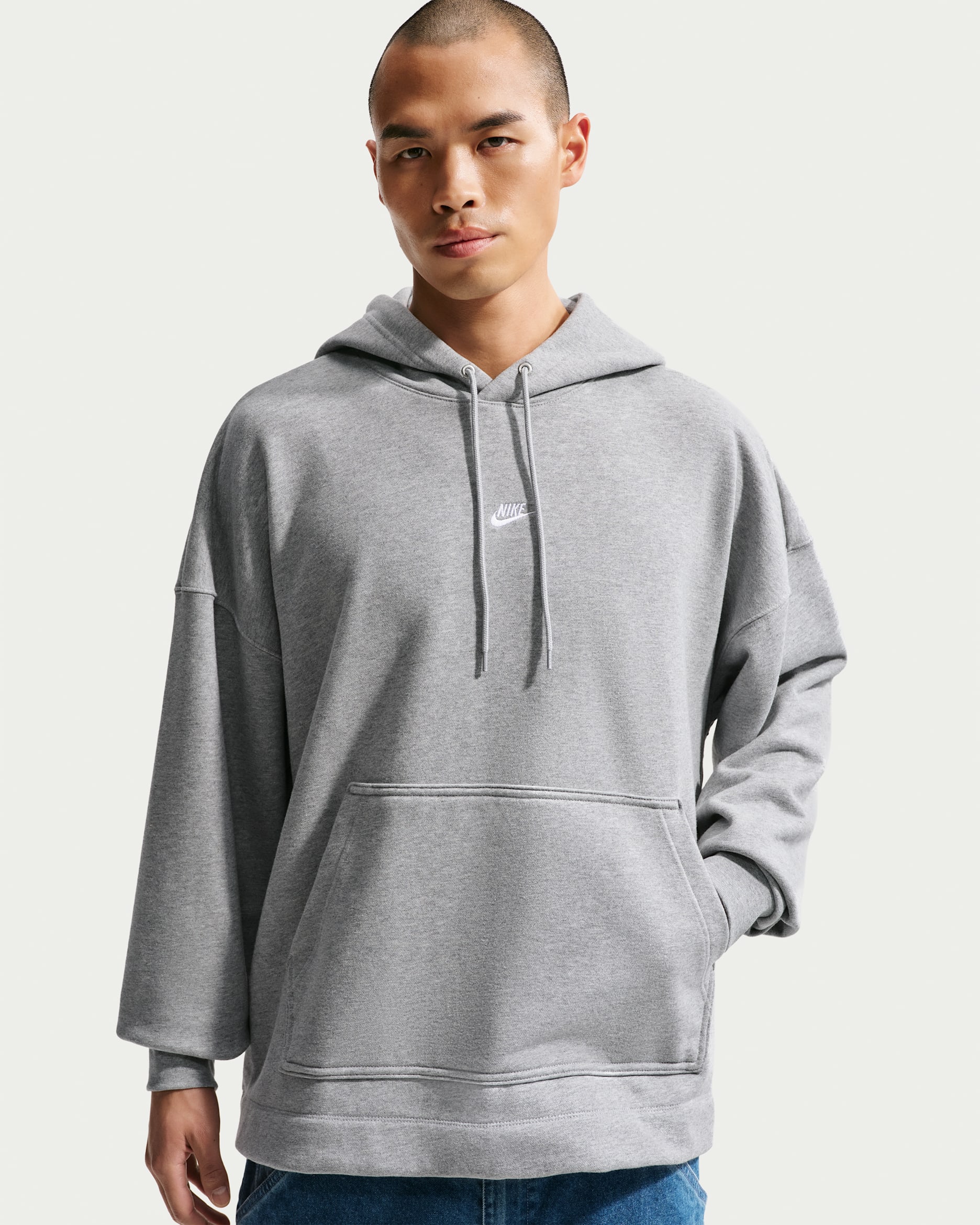 เสื้อมีฮู้ดแบบสวมผ้าเฟรนช์เทรีขนาดโอเวอร์ไซส์ผู้ชาย Nike Sportswear Club - Dark Grey Heather/Light Smoke Grey/ขาว