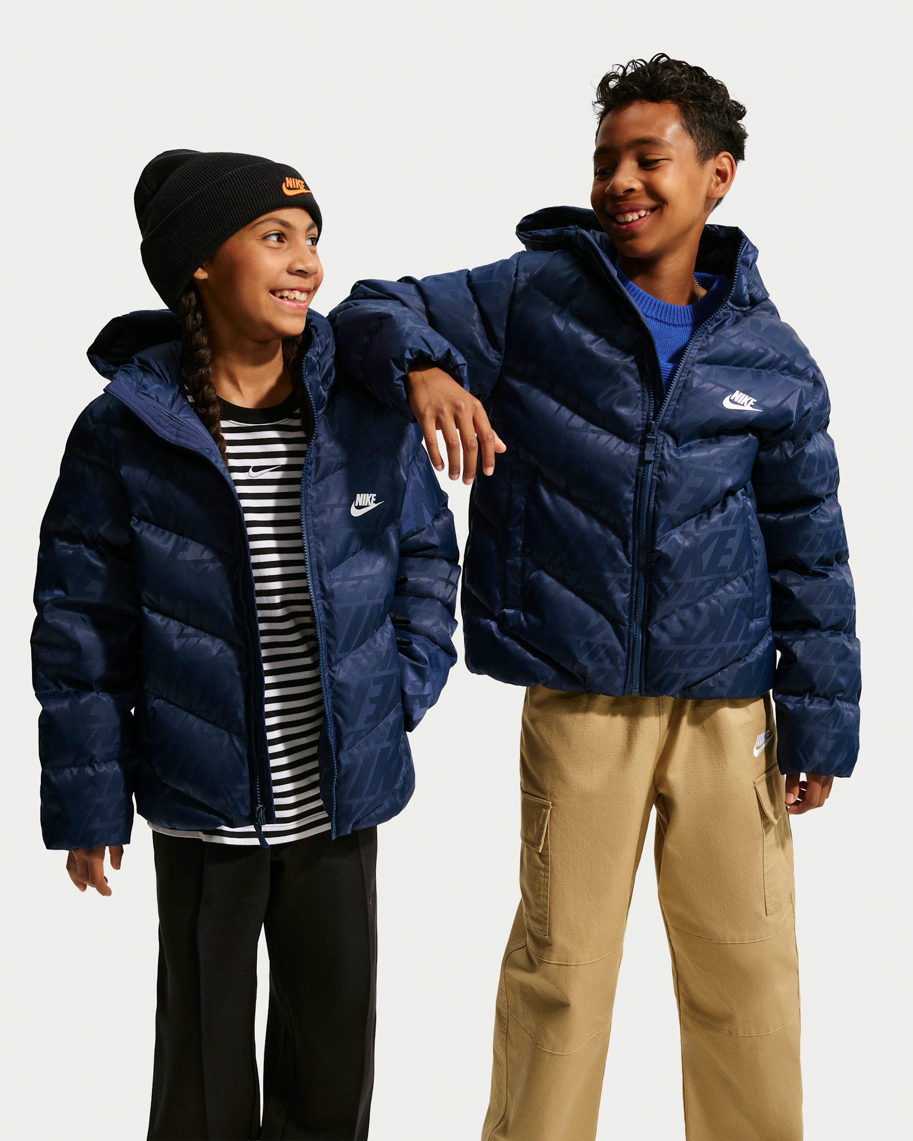 Nike Sportswear 'All Day Play' Older Kids' Therma-FIT Loose Hooded Puffer Jacket - Midnight Navy/White