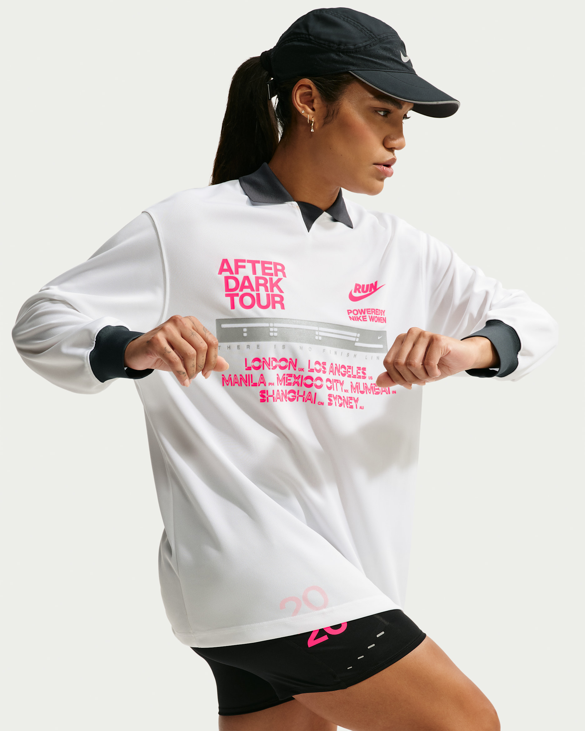 Playera de correr de manga larga Dri-FIT para mujer Nike After Dark Tour - Blanco/Antracita/Hiperrosa