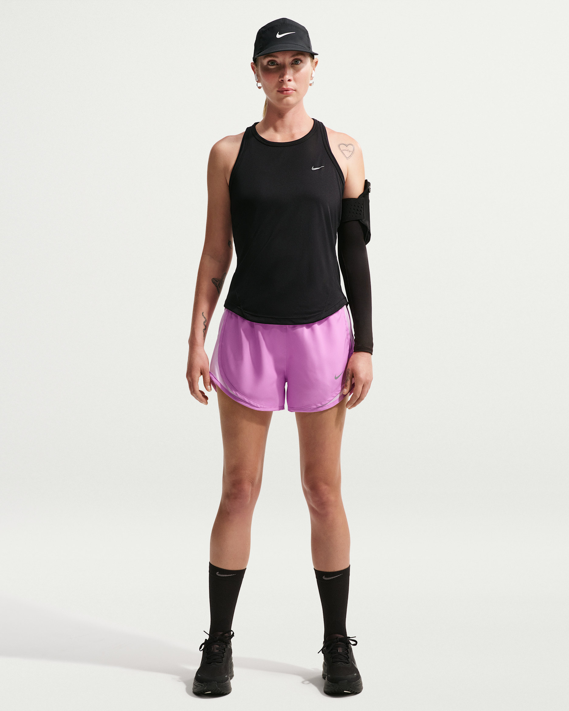 Shorts de correr Dri-FIT de tiro medio con forro de ropa interior para mujer Nike Tempo - Magenta claro/Espuma rosa/Magenta claro