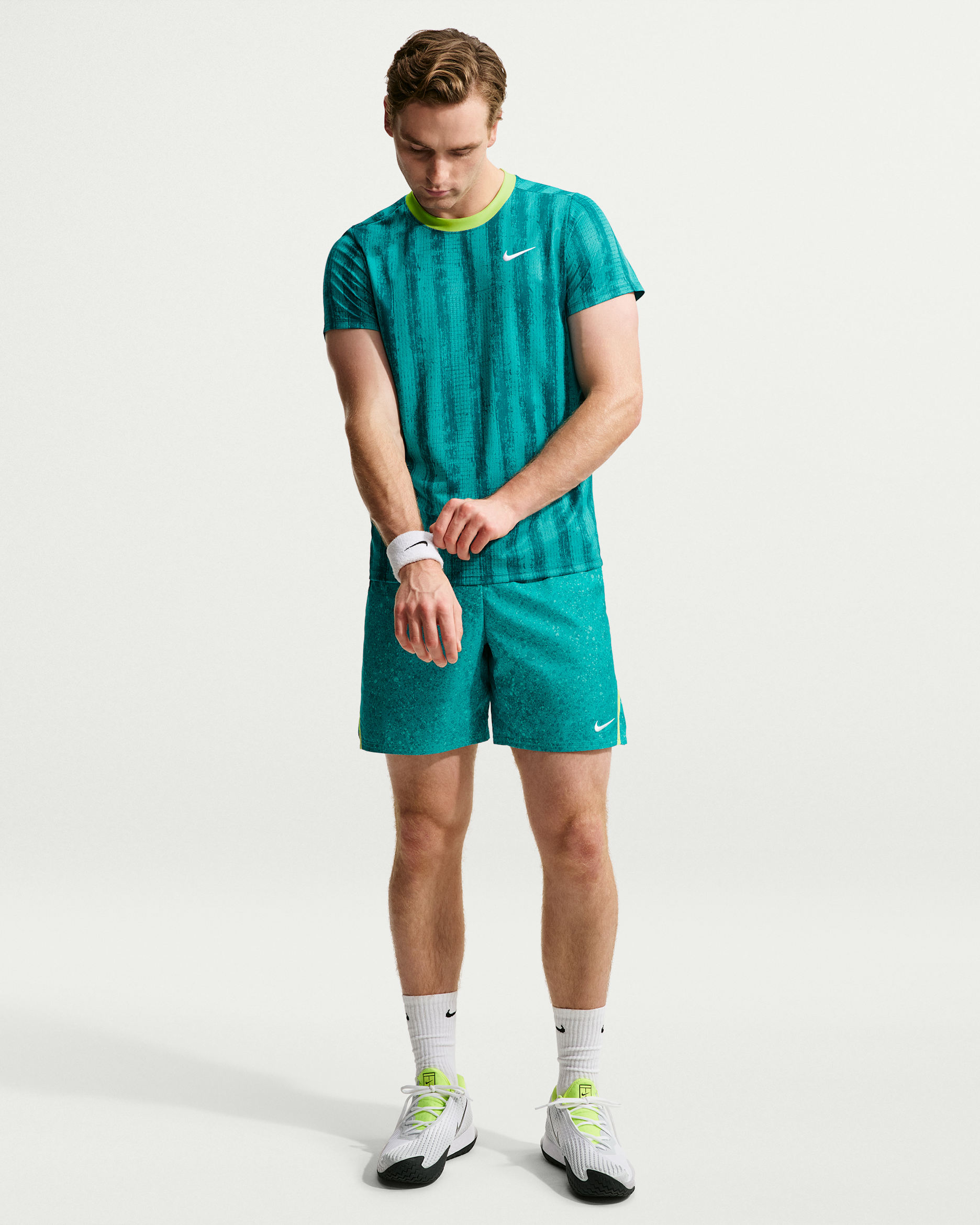 NikeCourt Victory Men's Dri-FIT 7" Shorts - Bright Spruce/Light Lemon Twist/White