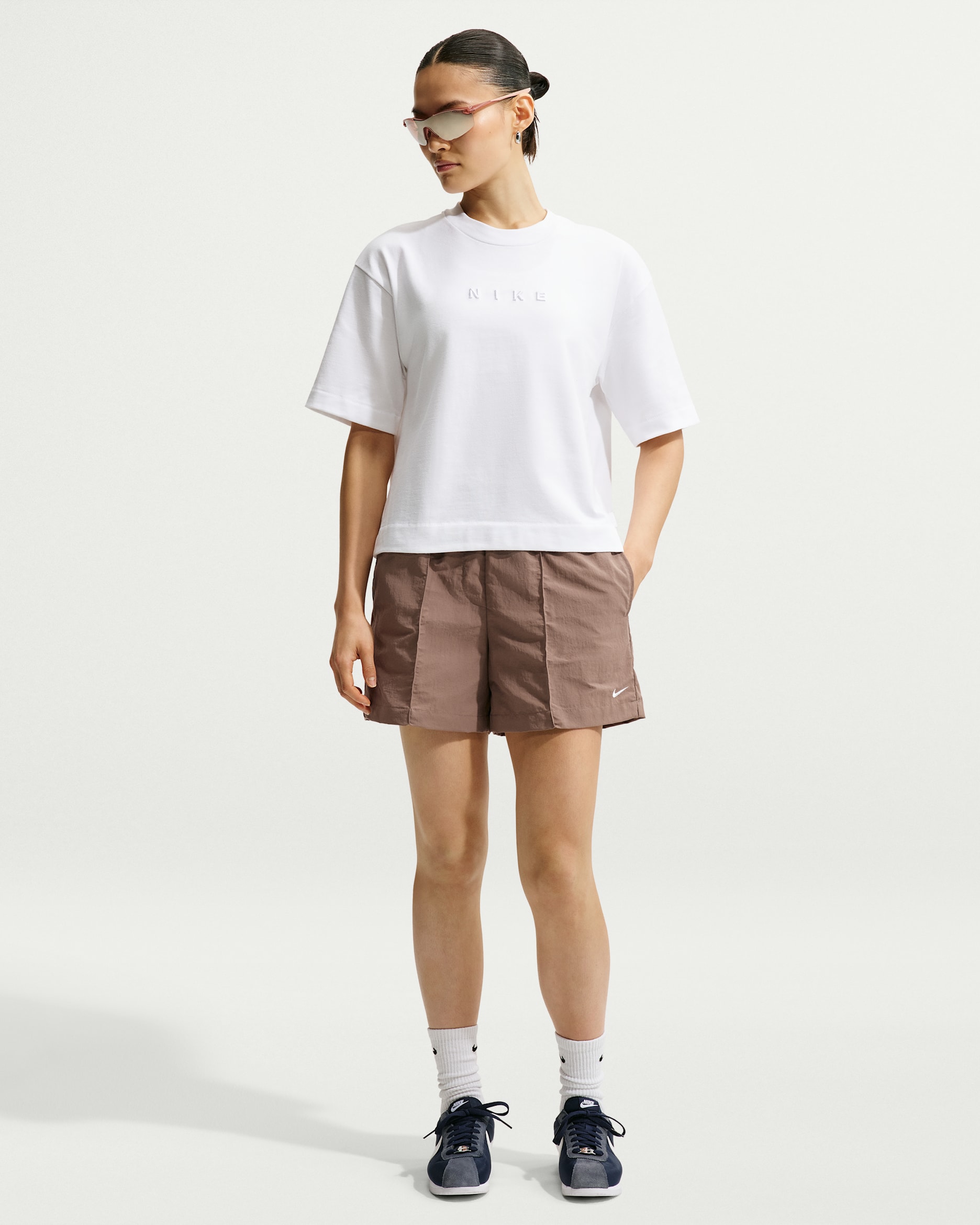 Nike Sportswear Everything Wovens Women's Mid-Rise 12.5cm (approx.) Shorts - Mink Brown/White