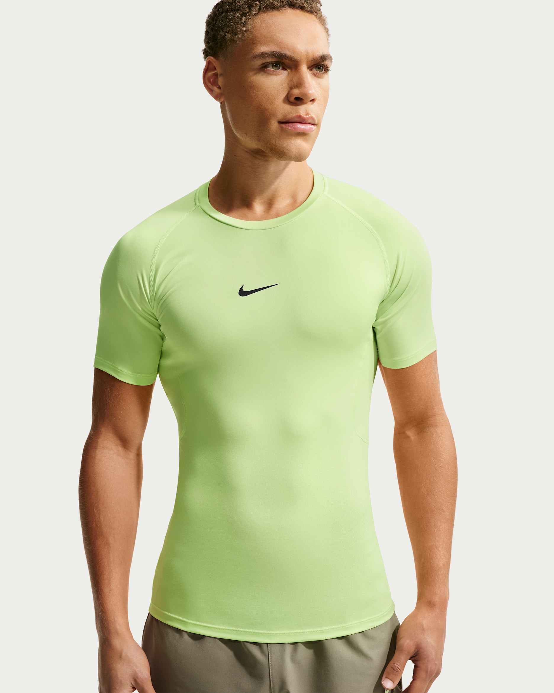 Playera de fitness ajustada de manga corta Dri-FIT para hombre Nike Pro - Lima líquida claro/Negro