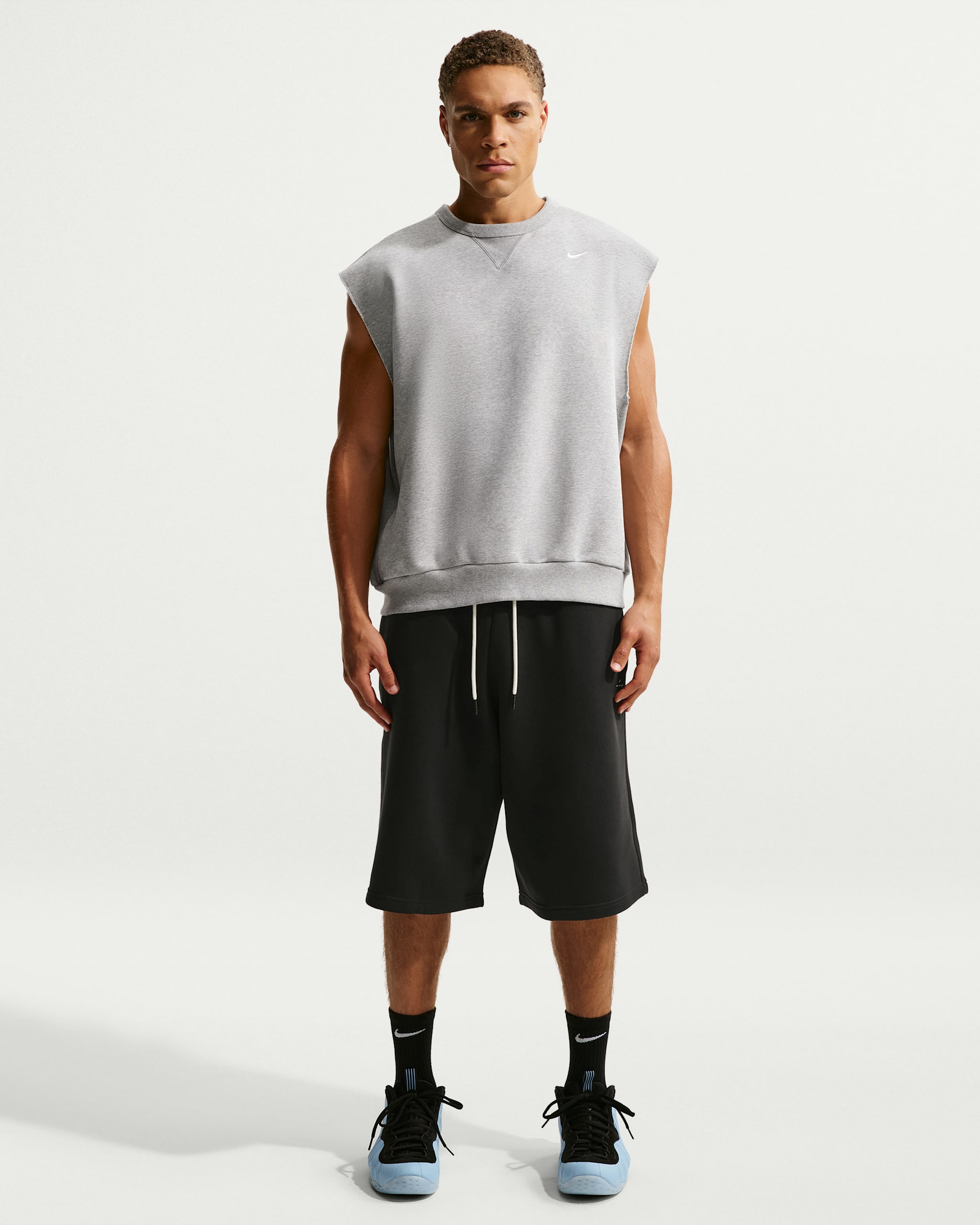 Nike Standard Issue Therma-FIT-basketballshorts i fleece (35 cm) til mænd - sort/Pale Ivory