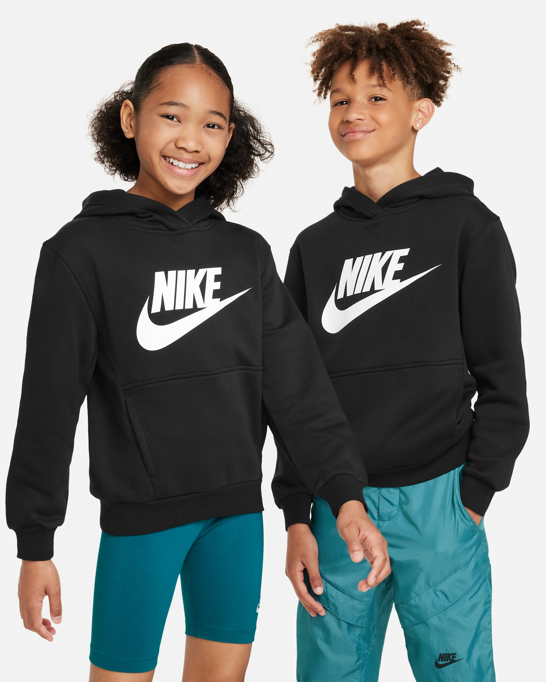 Sudadera con gorro para niños talla grande Nike Sportswear Club Fleece - Negro/Blanco