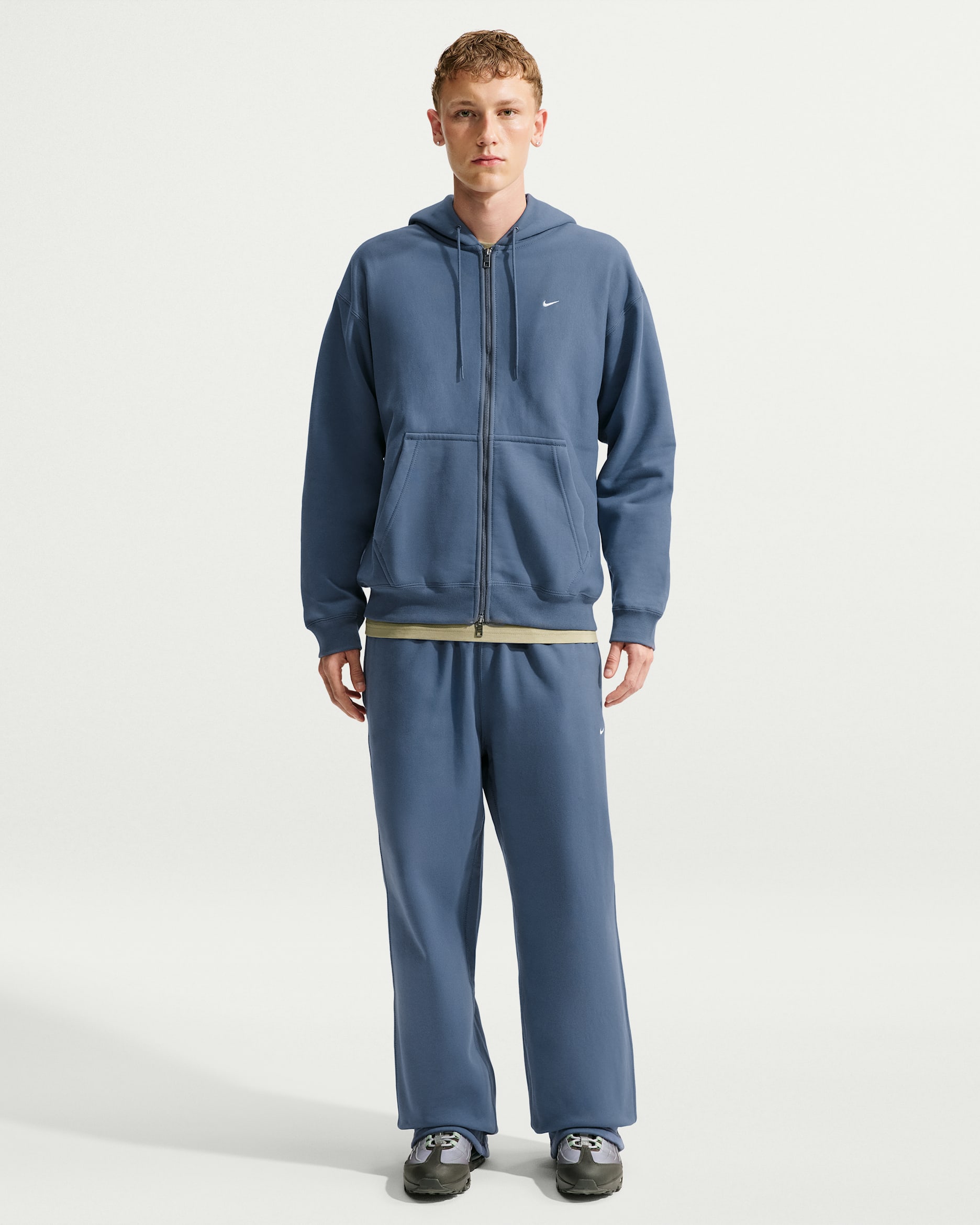 Nike Solo Swoosh Men's Fleece Open-Hem Trousers - Diffused Blue/Diffused Blue/White
