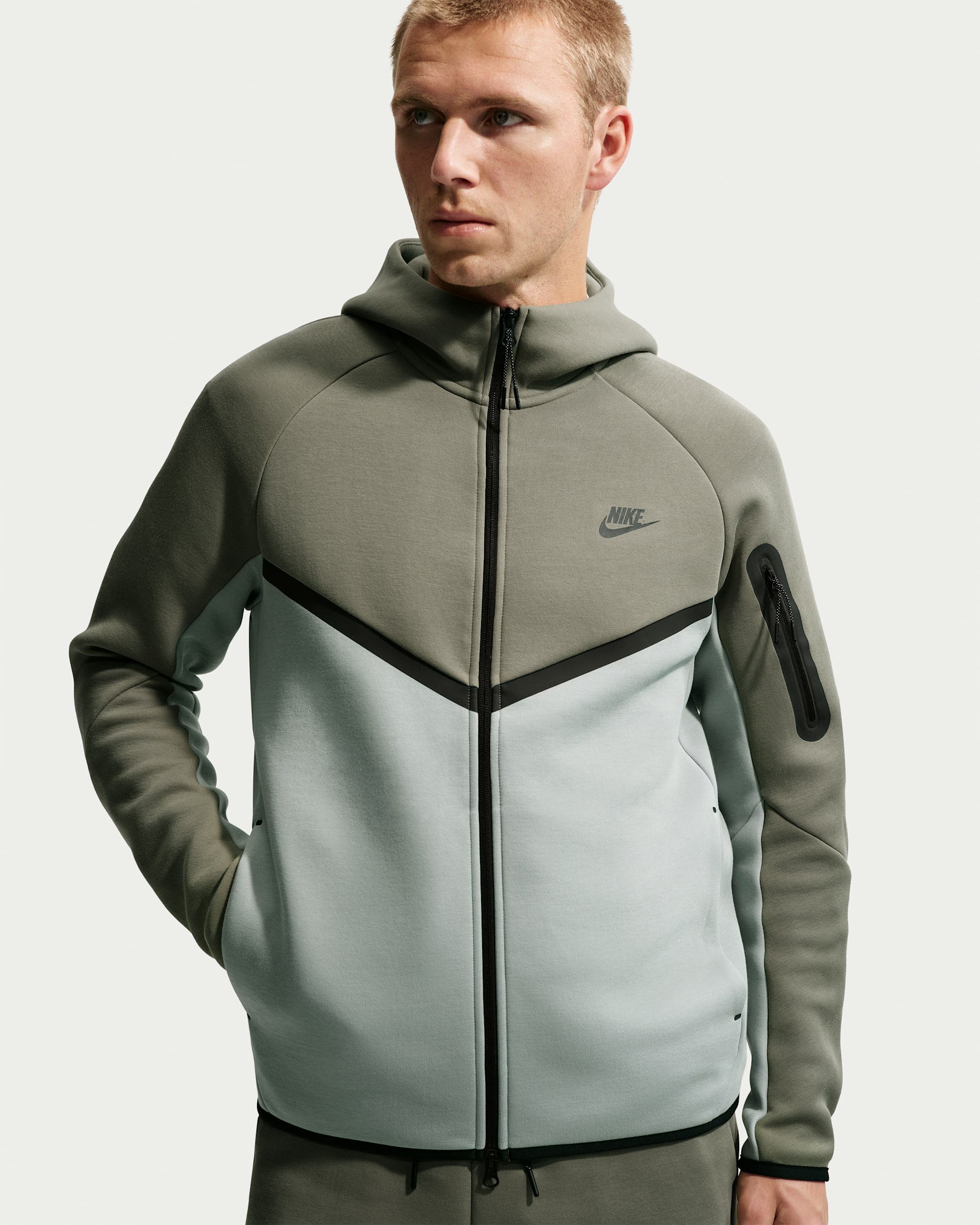 Chamarra Windrunner de tejido Fleece de cierre completo para hombre Nike Tech - Salvia plata/Piedra pómez claro/Negro