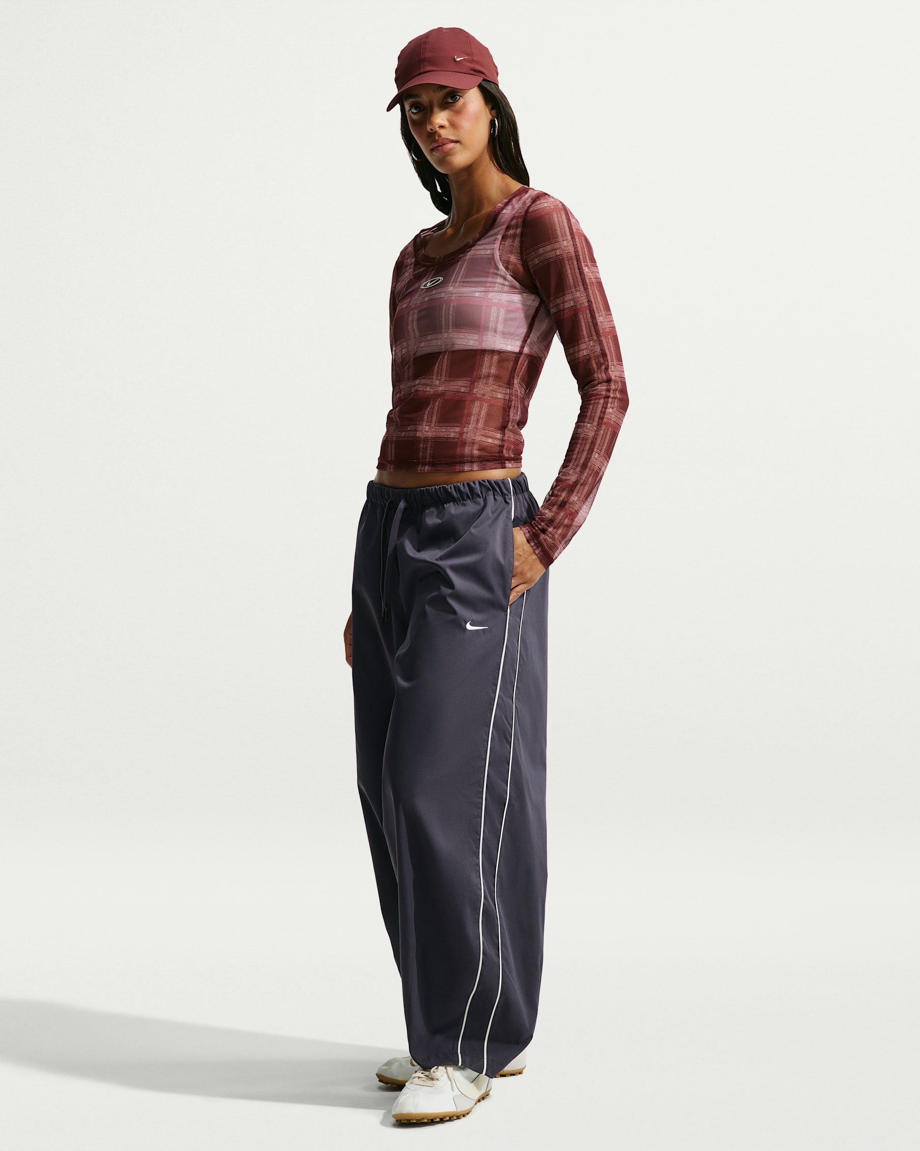 Weite Barrel-Hose mit mittelhohem Bund von Nike Sportswear (Damen) - Gridiron/Sail/Sail