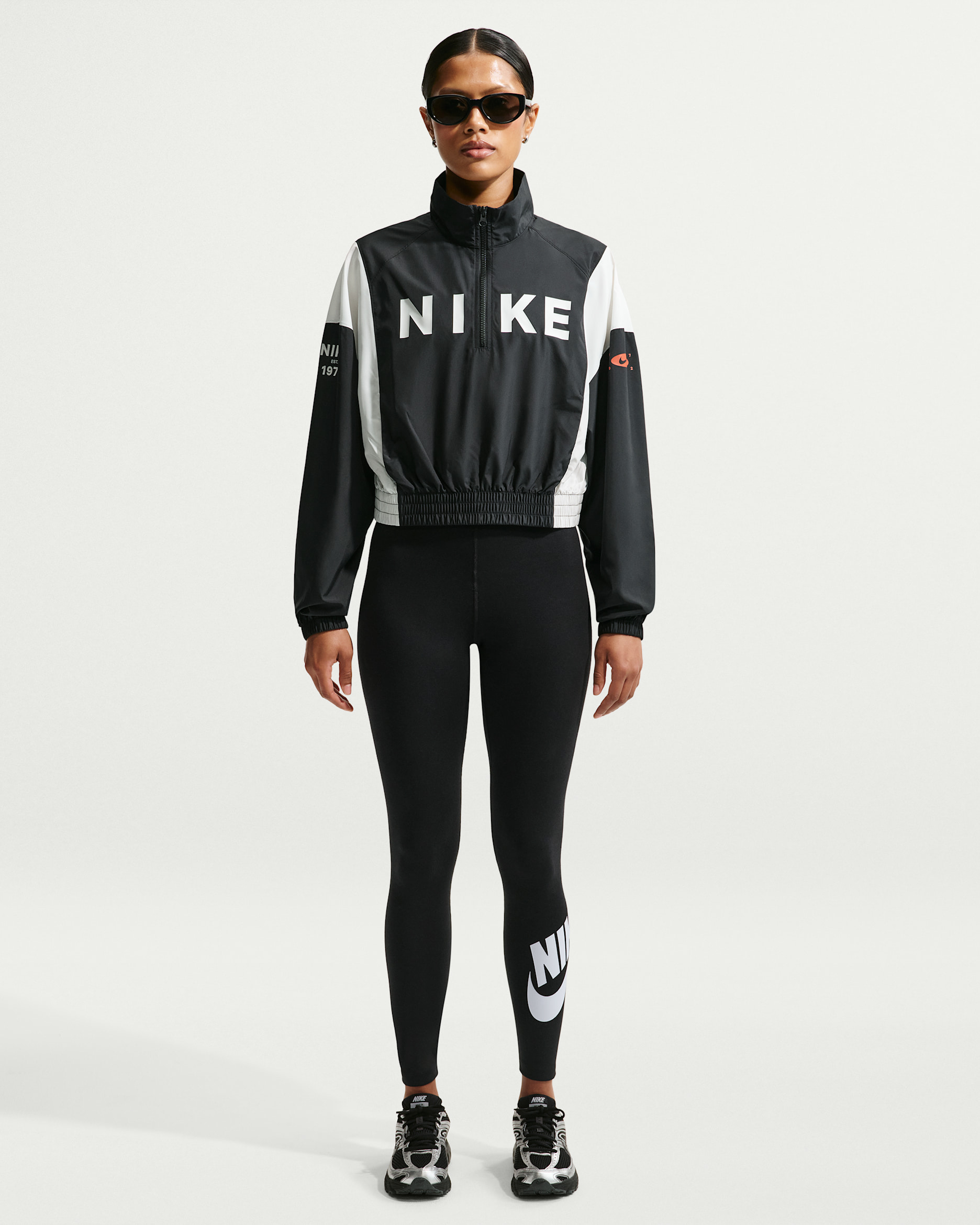 Nike Sportswear Classics Women's High-Waisted Graphic Leggings - Black/White