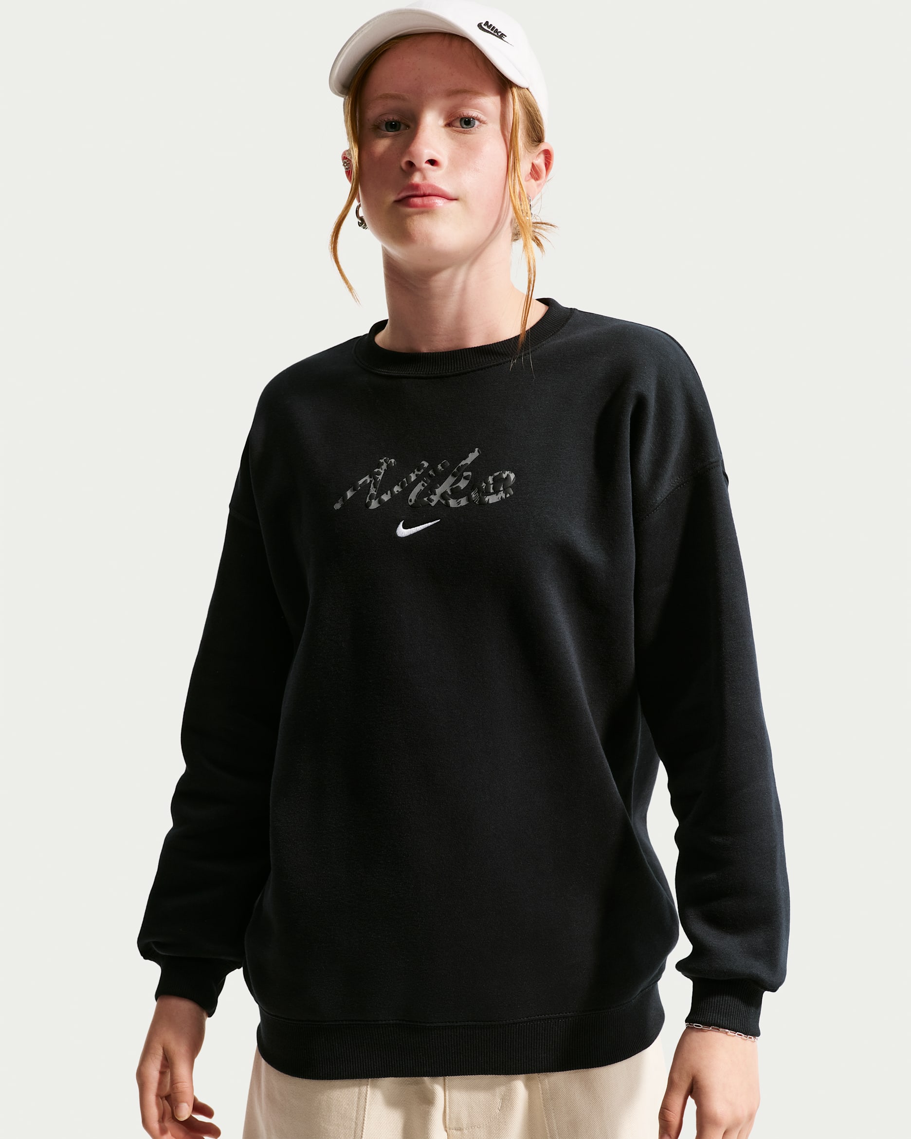 Bluza z półokrągłym dekoltem o kroju oversize dla dużych dzieci (dziewcząt) Nike Sportswear Studio Fleece - Czerń