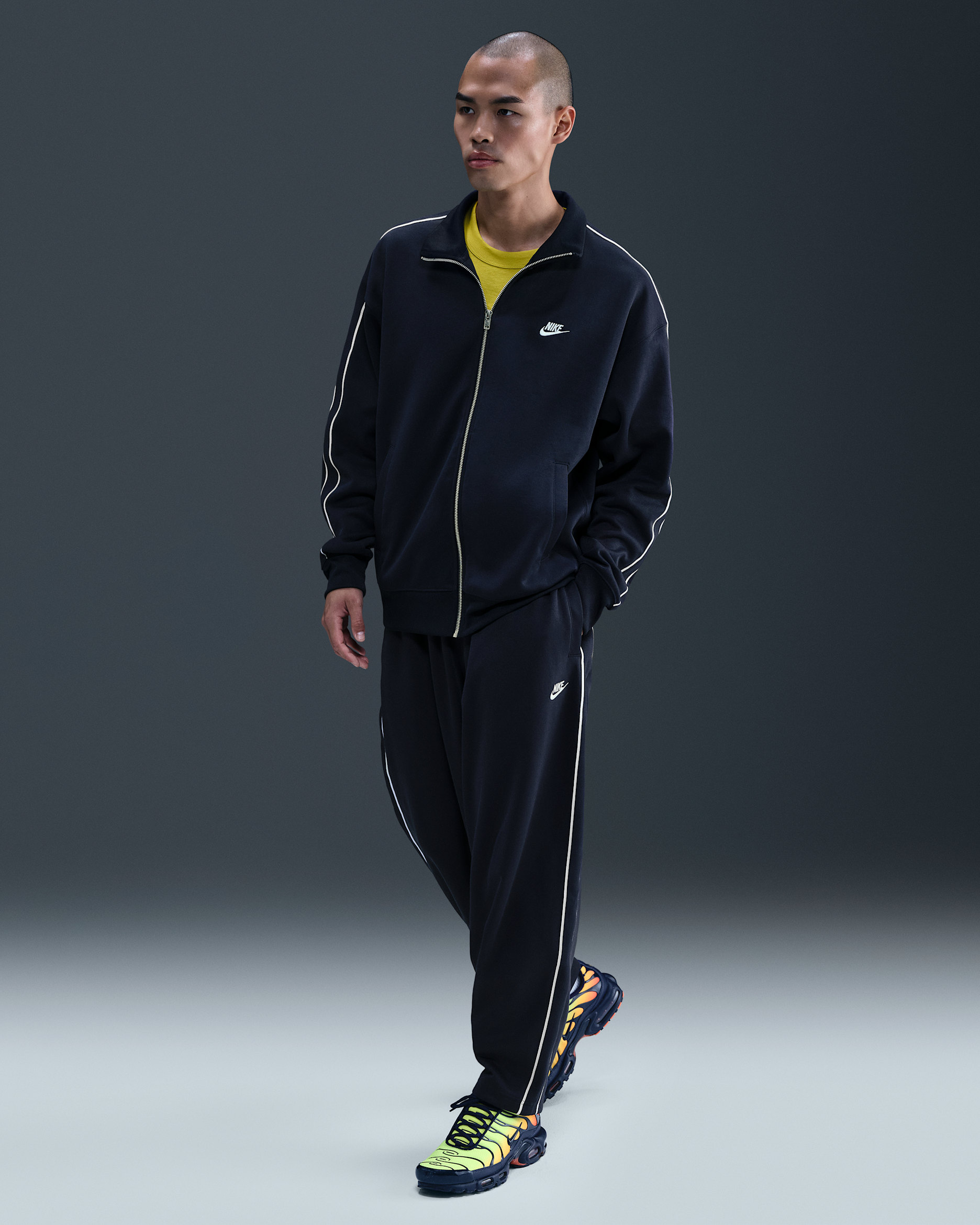 Nike Sportswear Club 男款寬版針織田徑長褲 - Obsidian/白色/白色