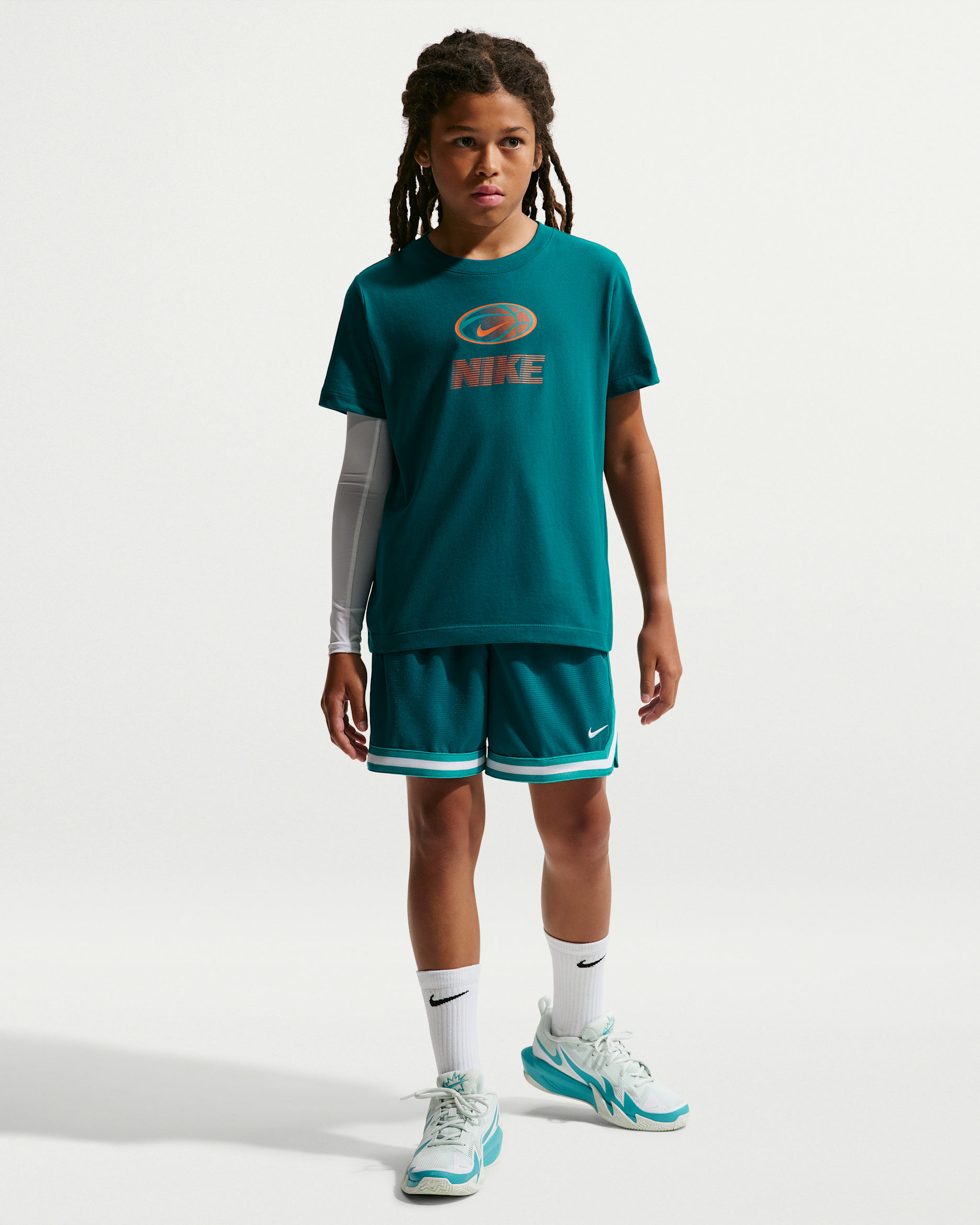 Shorts de básquetbol de 13 cm para niños talla grande Nike DNA - Abeto brillante/Blanco