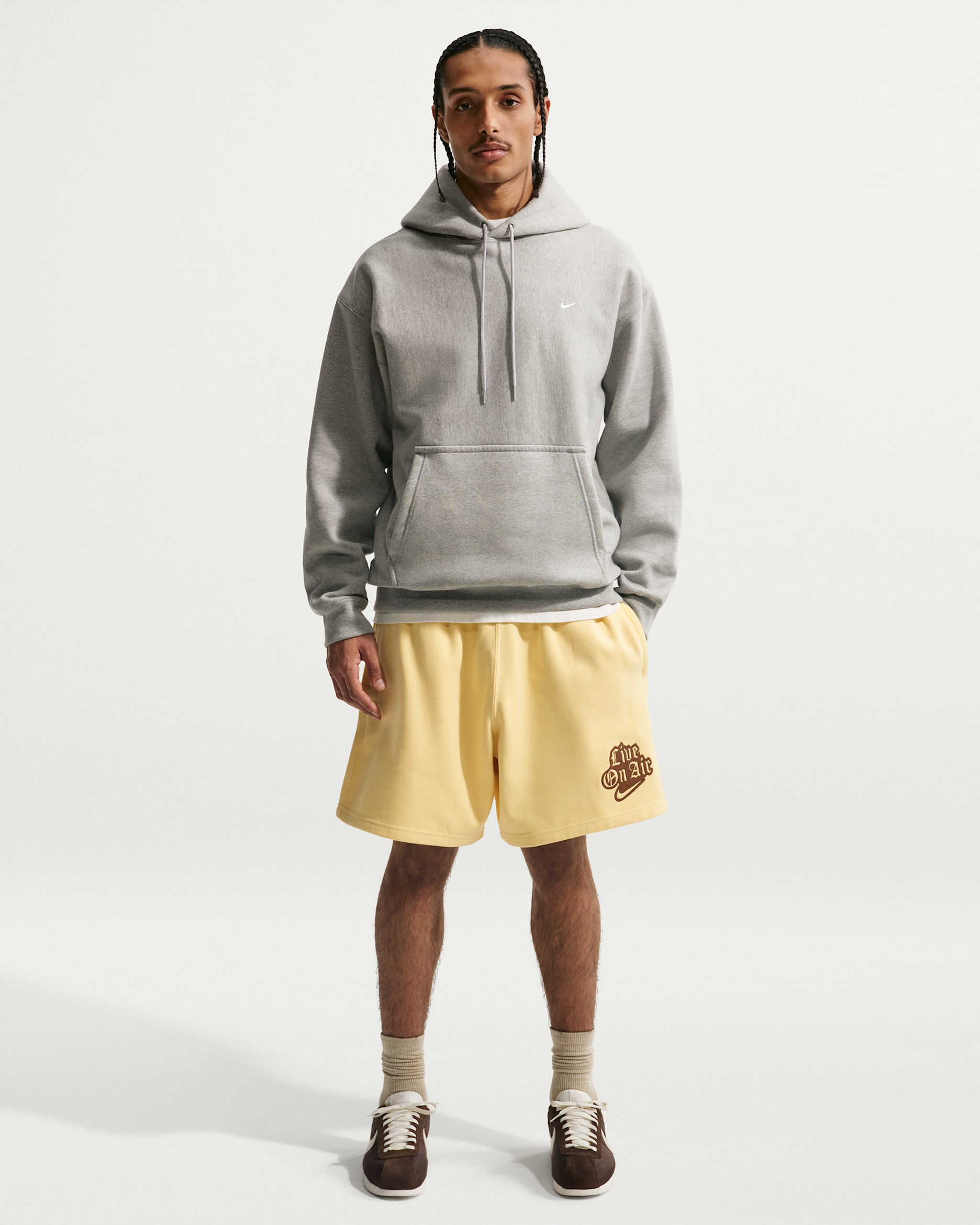 Nike Solo Swoosh Fleece-Shorts für Herren - Soft Yellow