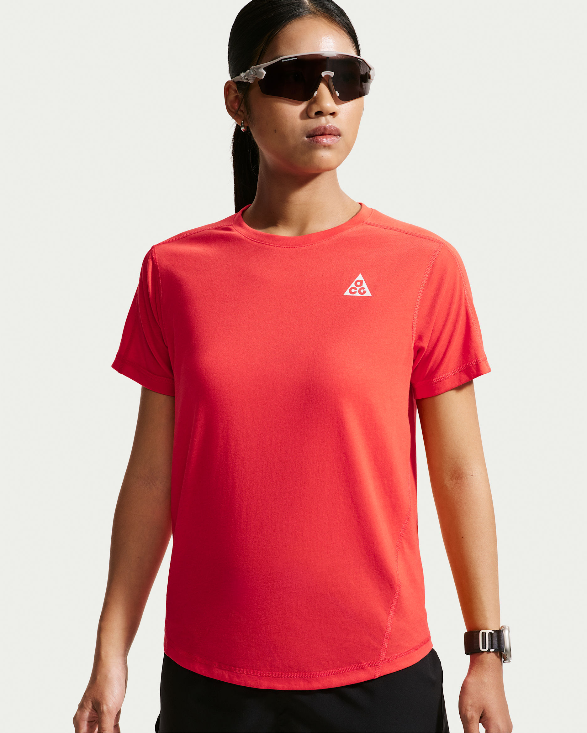 ナイキ ACG ウィメンズ Dri-FIT ショートスリーブ トレイルランニングトップス - ライトクリムゾン/サミットホワイト