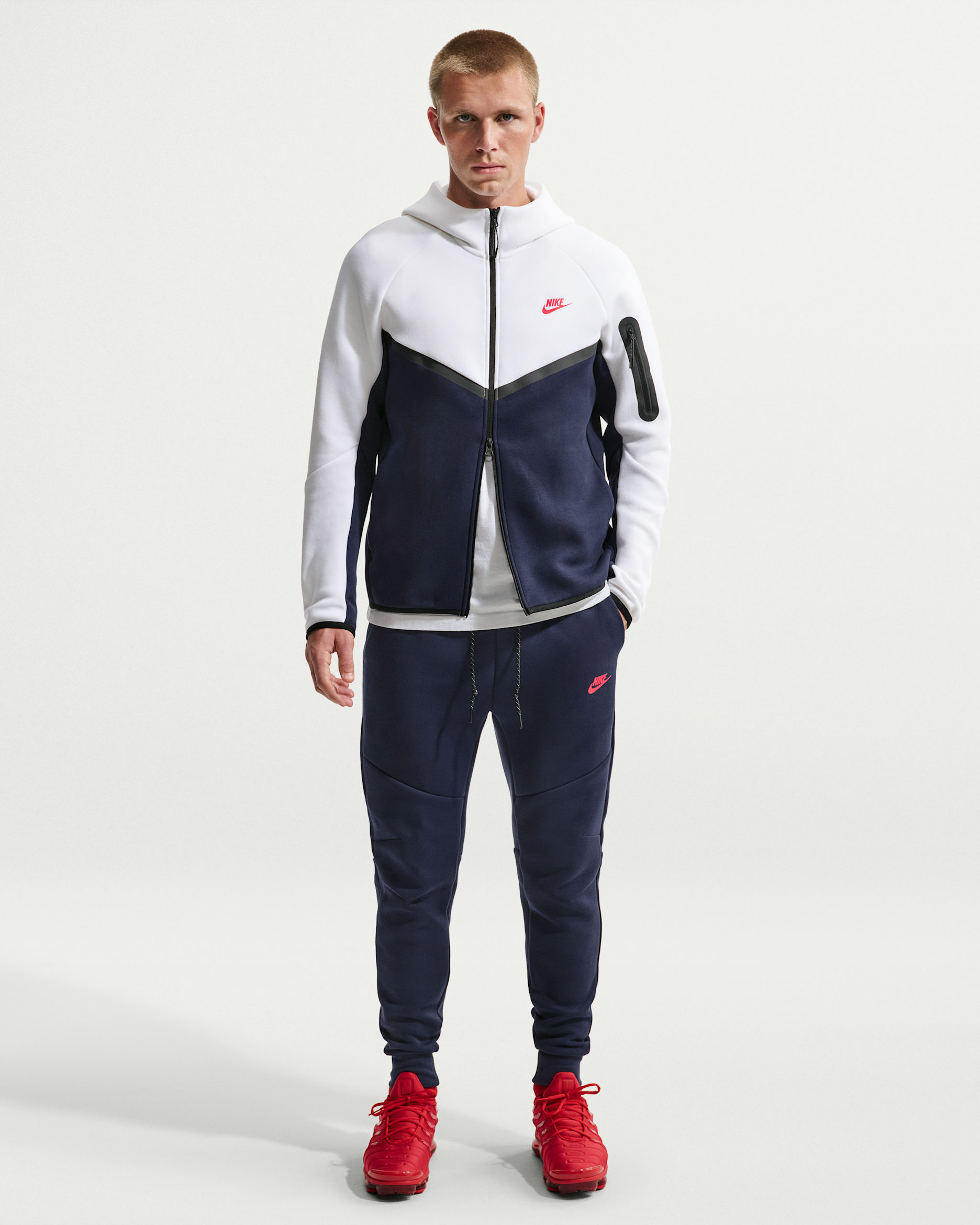 Nike Tech Fleece-Jogger (Herren) - Obsidian/Speed Red