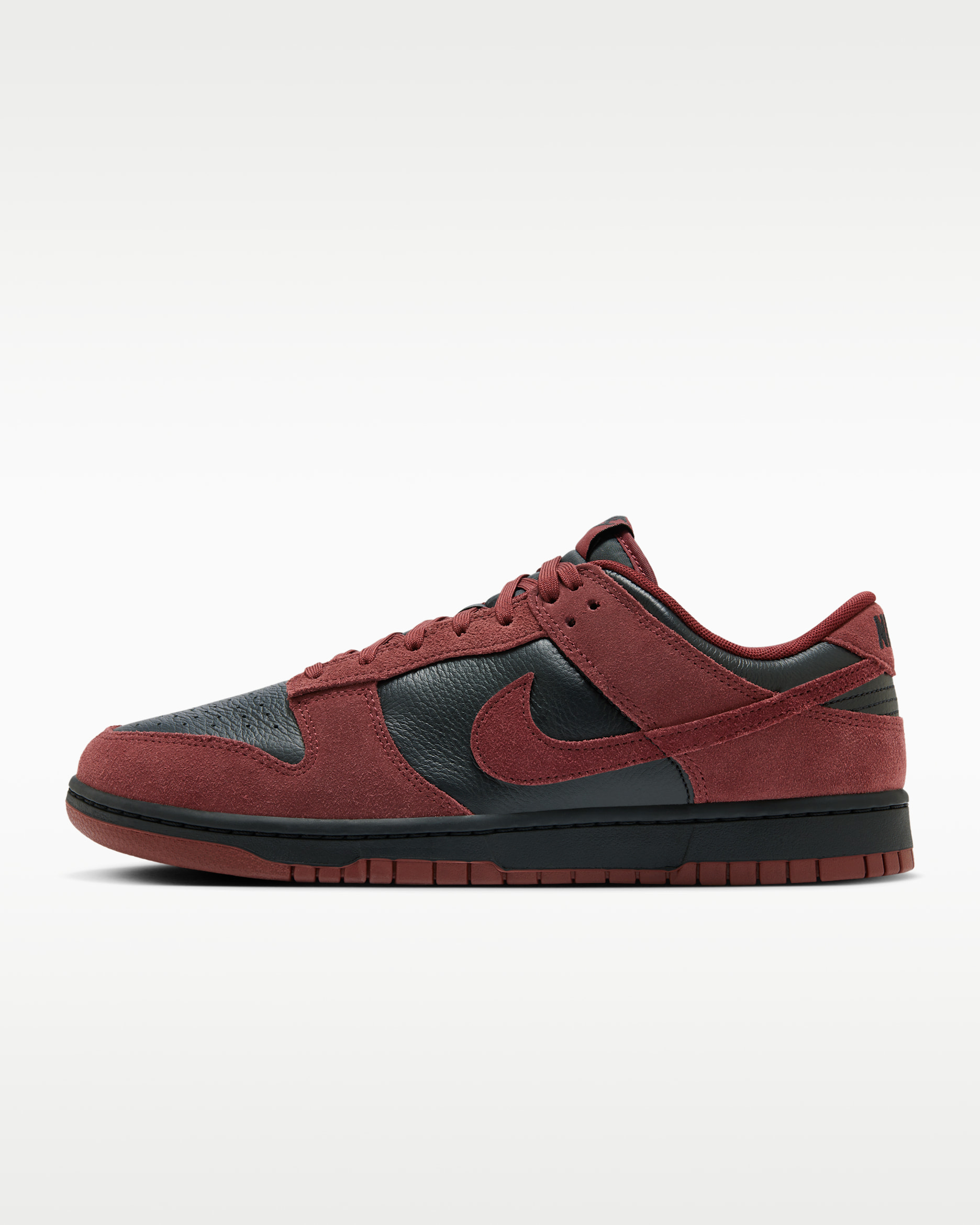 Tenis para hombre Nike Dunk Low Retro SE Leather/Suede - Negro/Rojo team oscuro