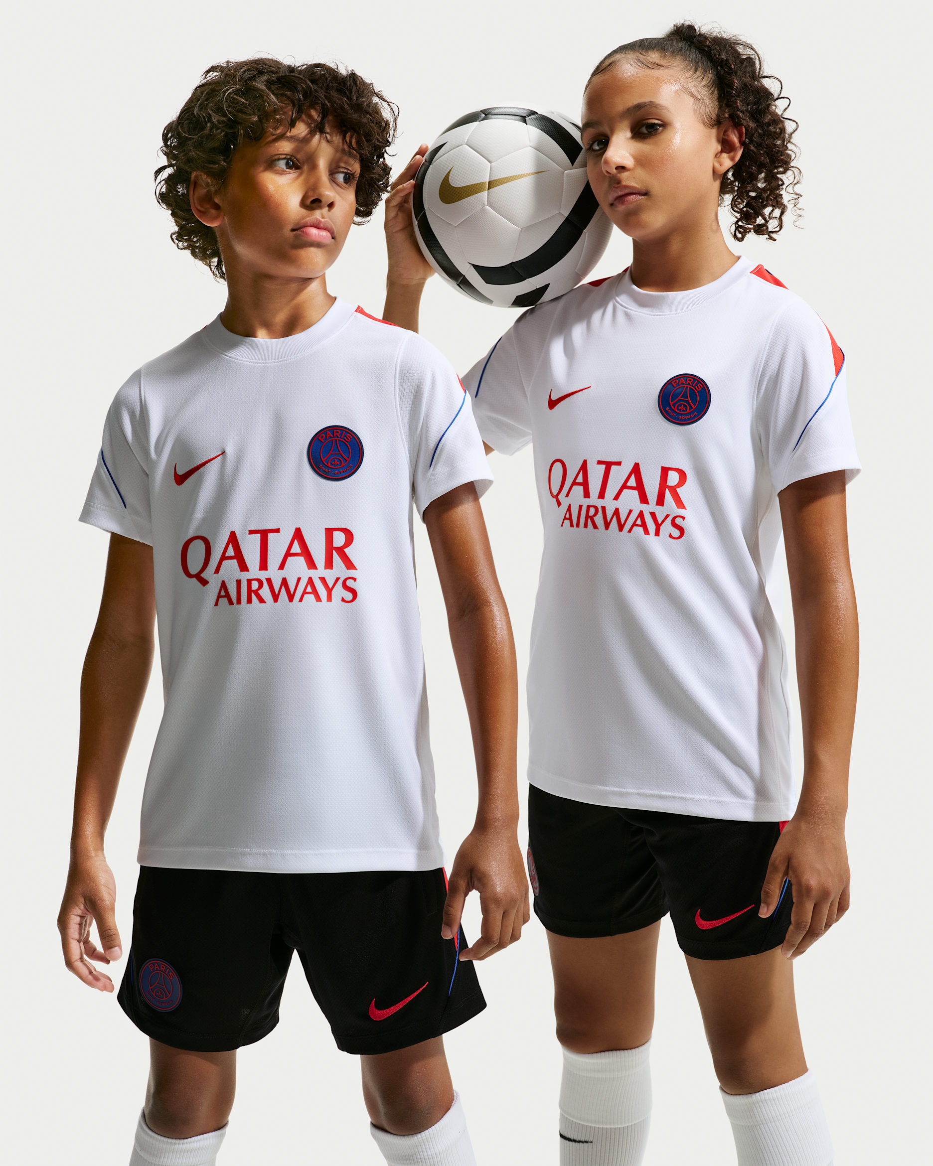 Paris Saint-Germain Strike Older Kids' Nike Football Dri-FIT Short-Sleeve Top - White/Hyper Royal/Global Red/Global Red