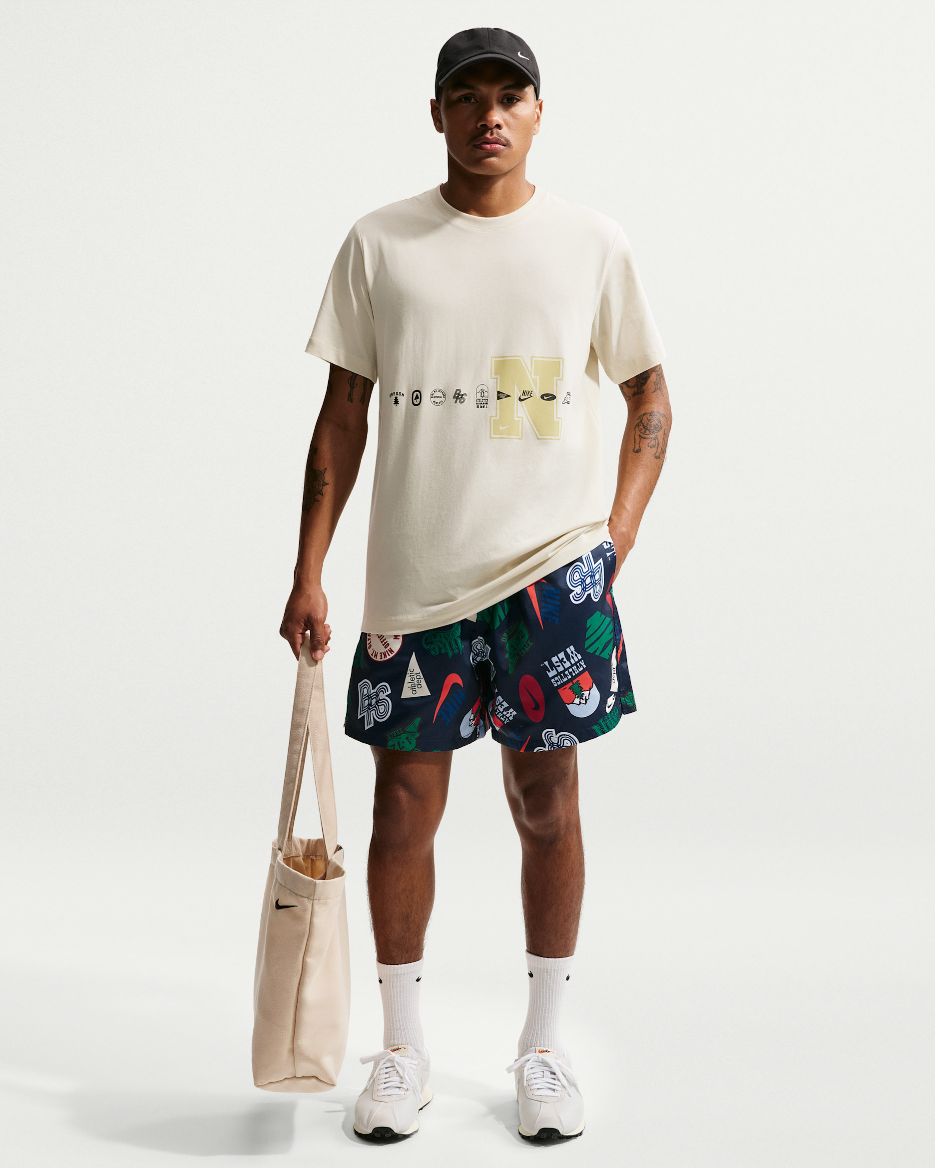 Shorts Flow de tejido Woven para hombre Nike Sportswear Club - Obsidiana/Caqui claro